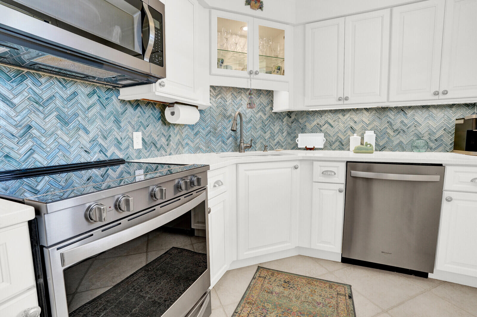 132 Lakeshore Drive 617 Property Photo 8