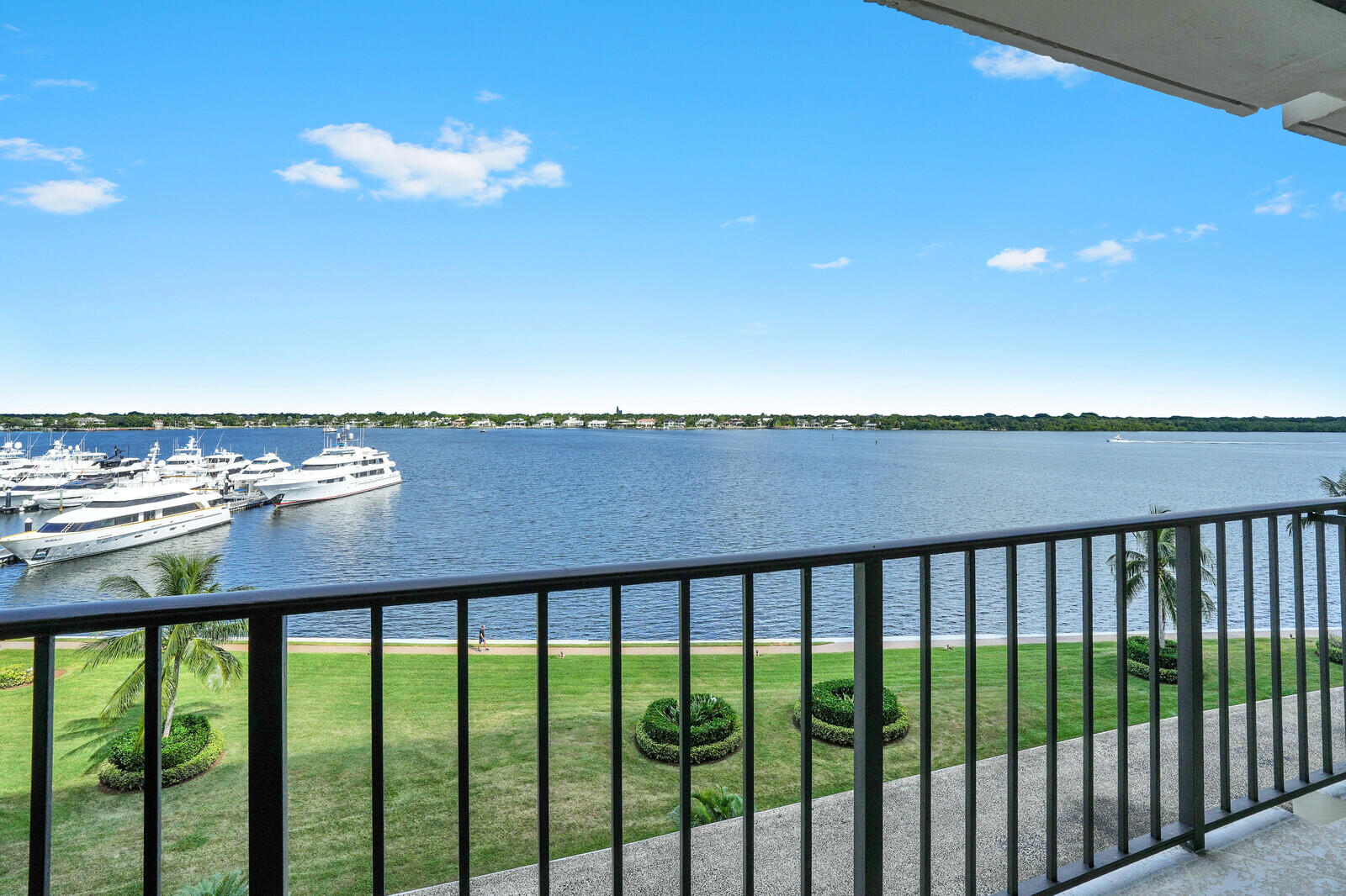 132 Lakeshore Drive 617 Property Photo 14