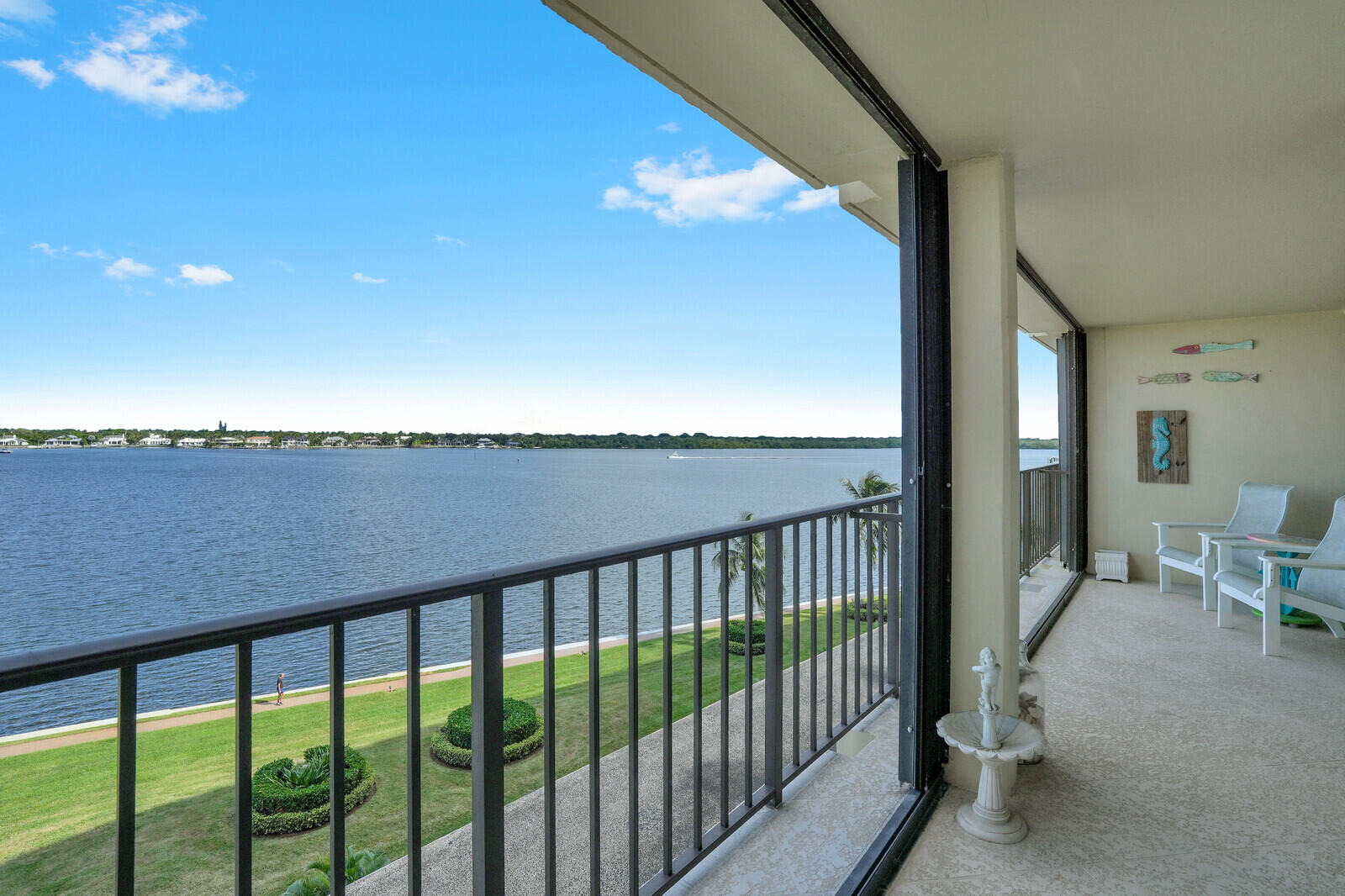 132 Lakeshore Drive 617 Property Photo 16