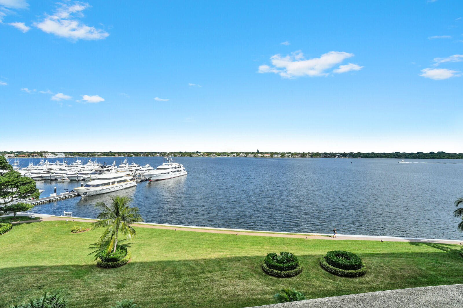 132 Lakeshore Drive 617 Property Photo 25