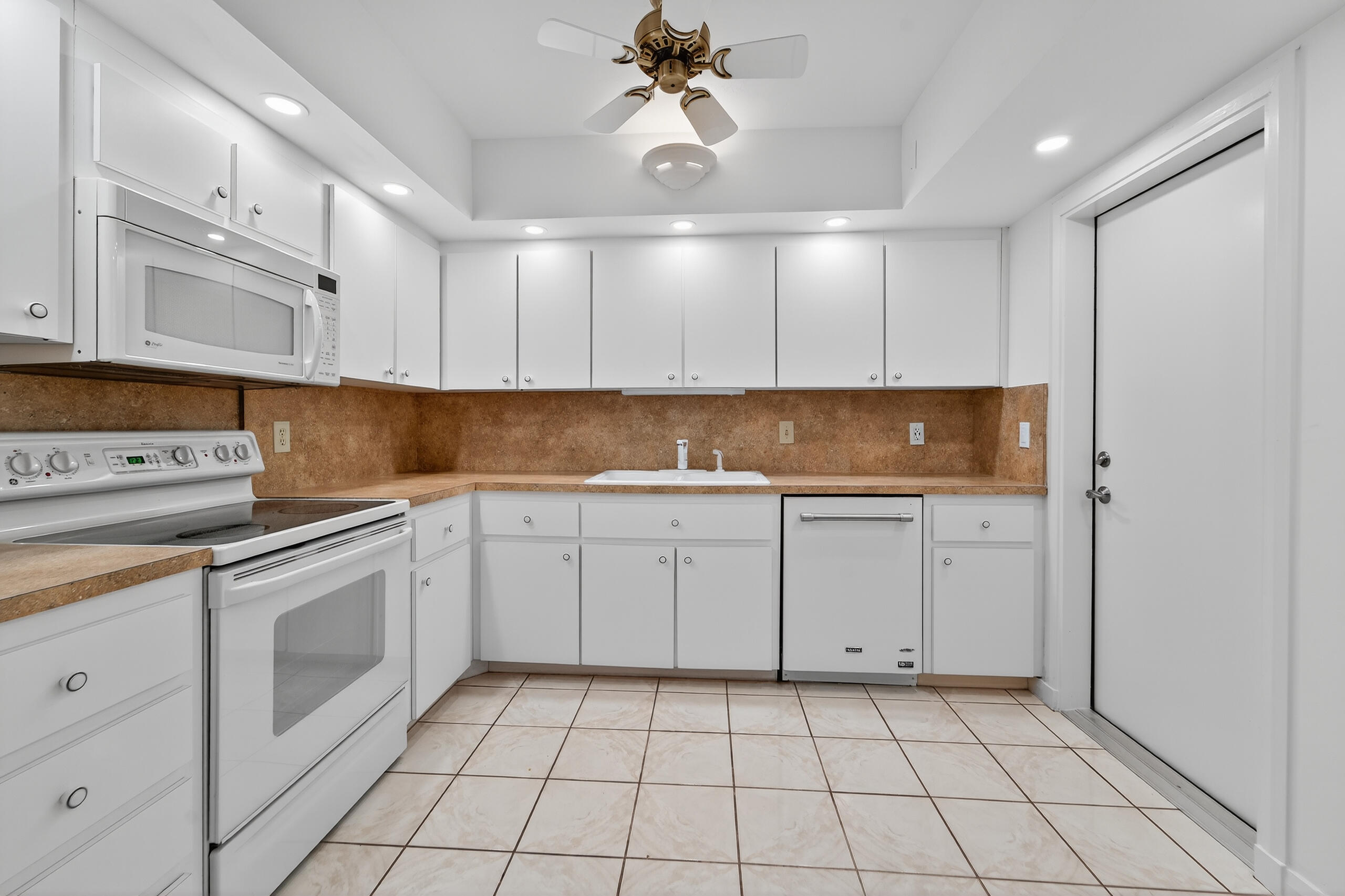 6 Concourse Drive A Property Photo 3