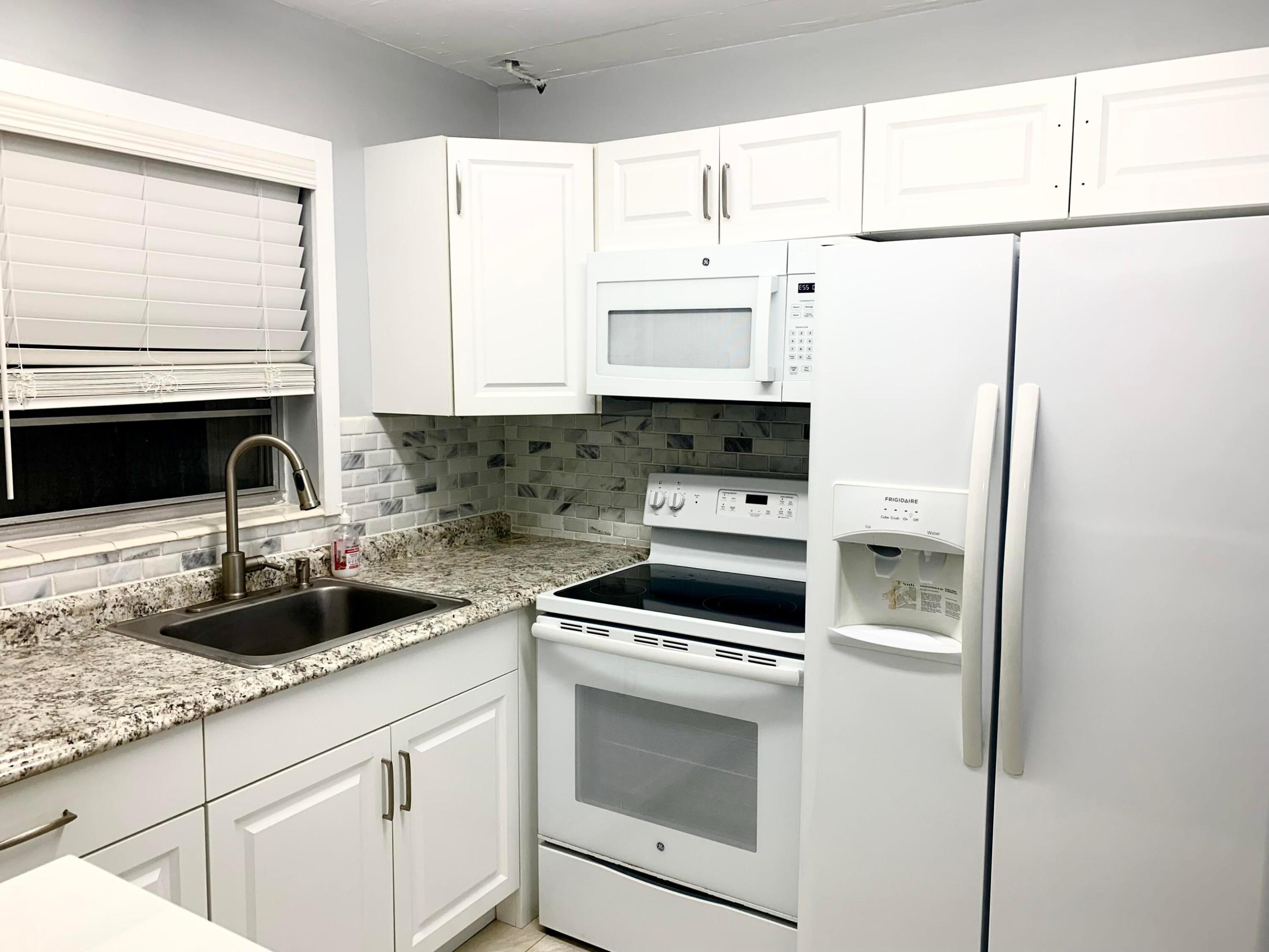 200 Sheffield I Property Photo 15