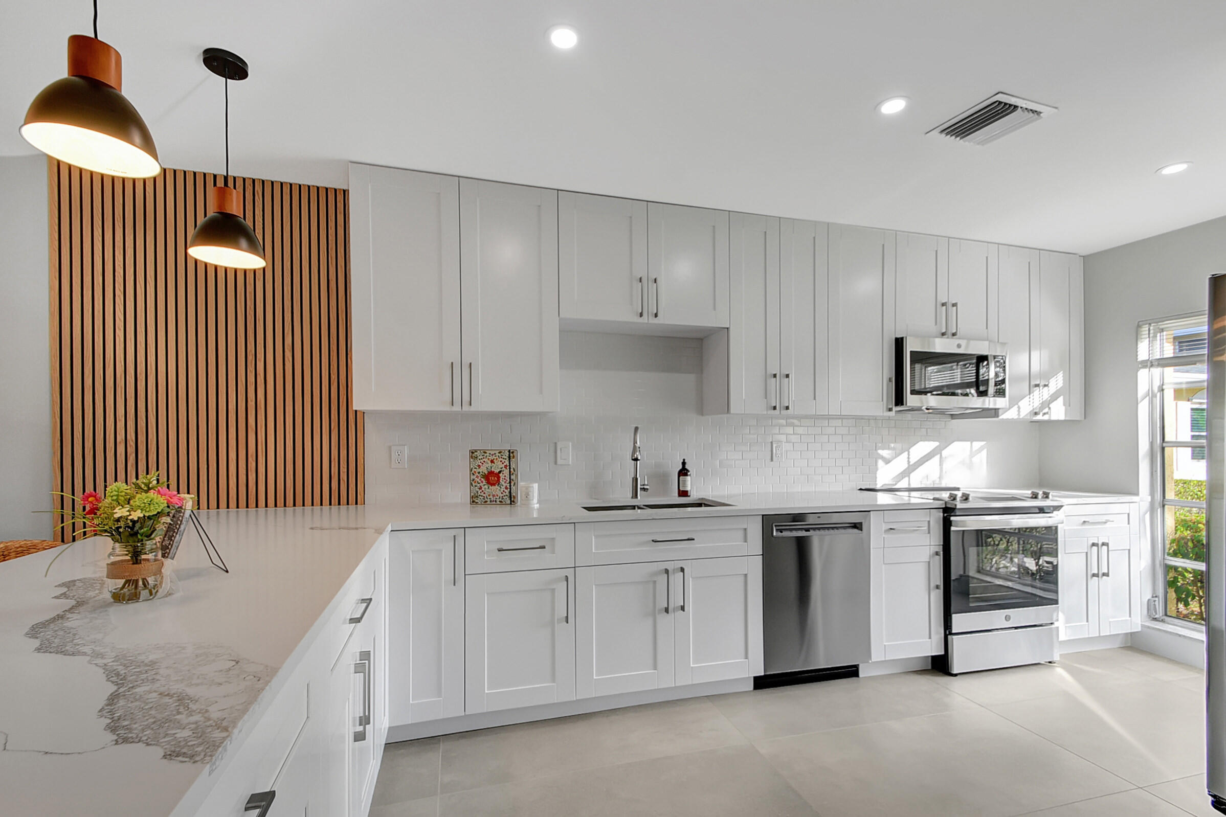 13602 Via Flora Apt C Property Photo 2