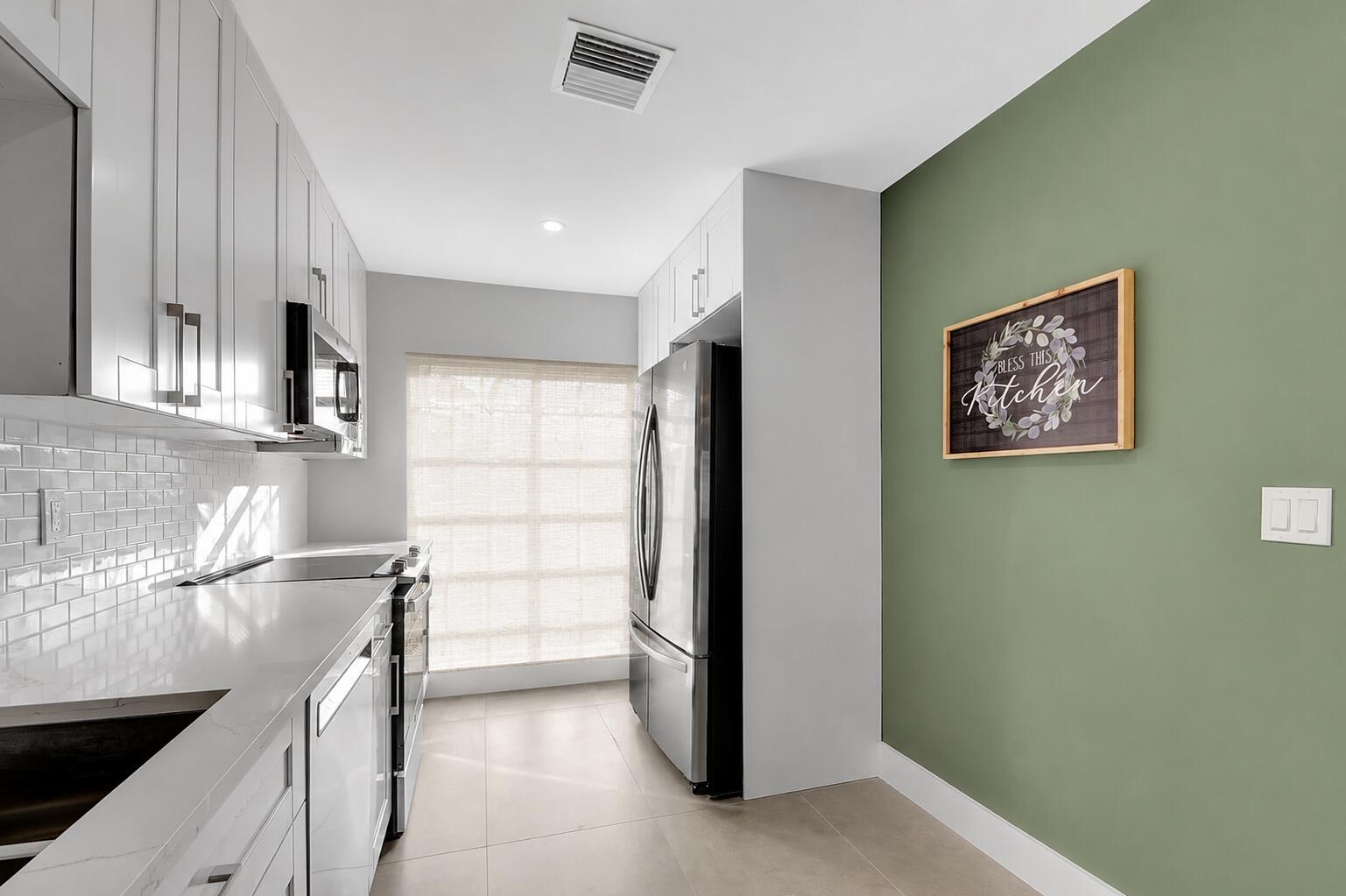 13602 Via Flora Apt C Property Photo 9