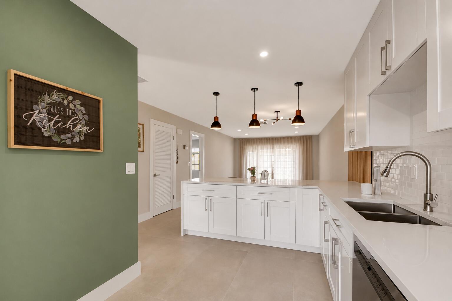 13602 Via Flora Apt C Property Photo 10