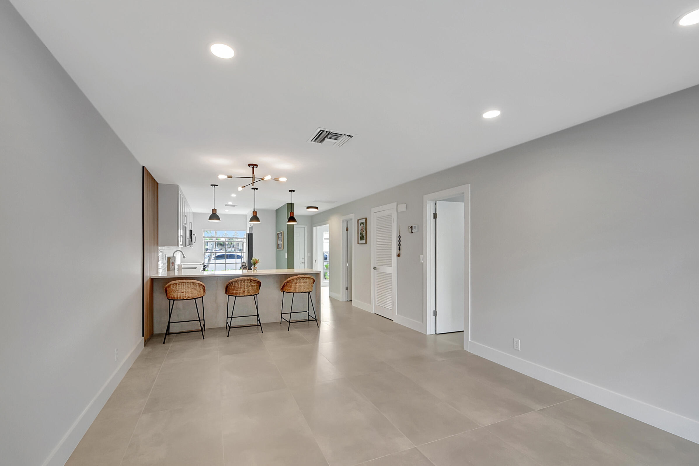 13602 Via Flora Apt C Property Photo 12