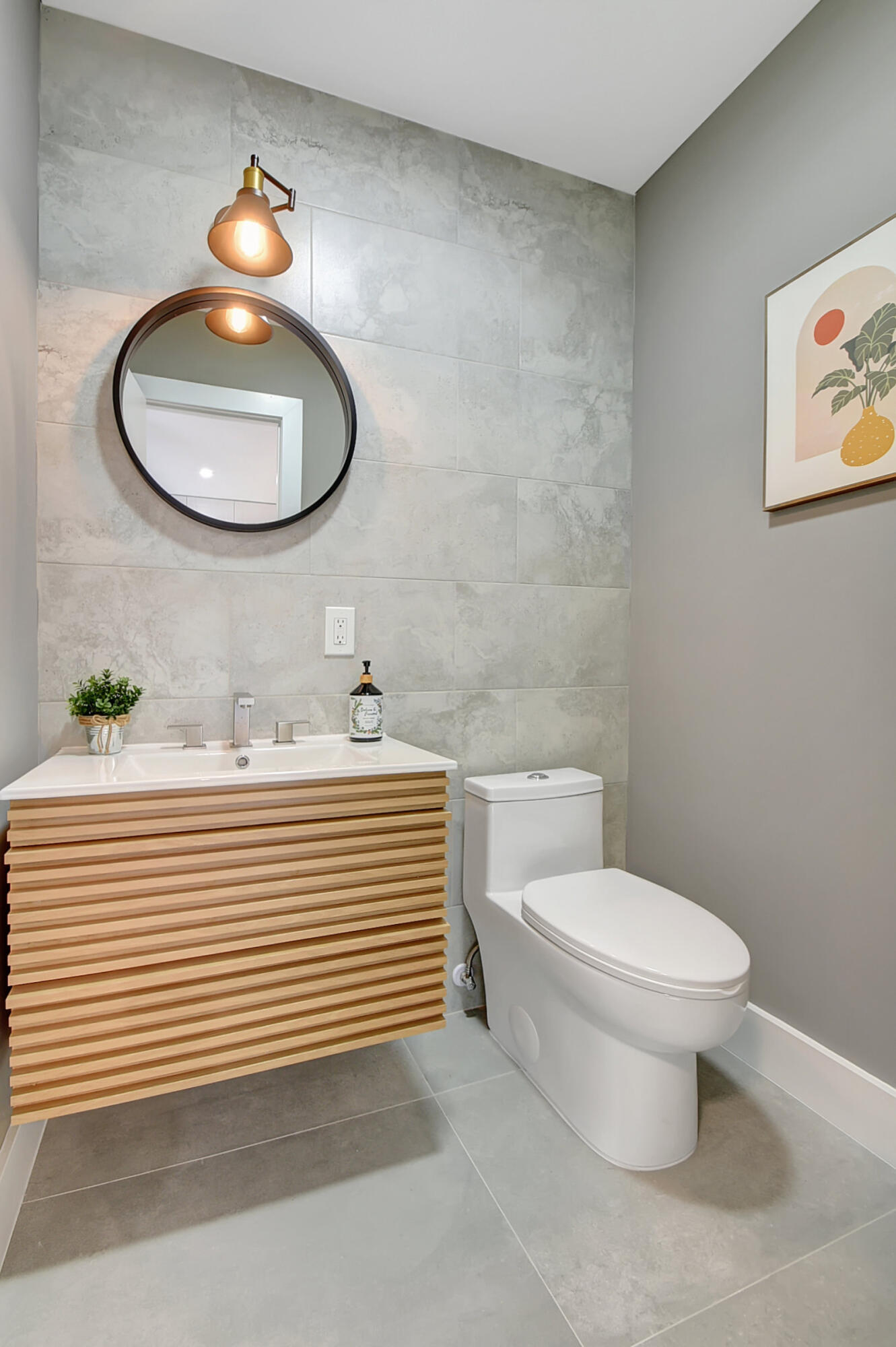 13602 Via Flora Apt C Property Photo 16