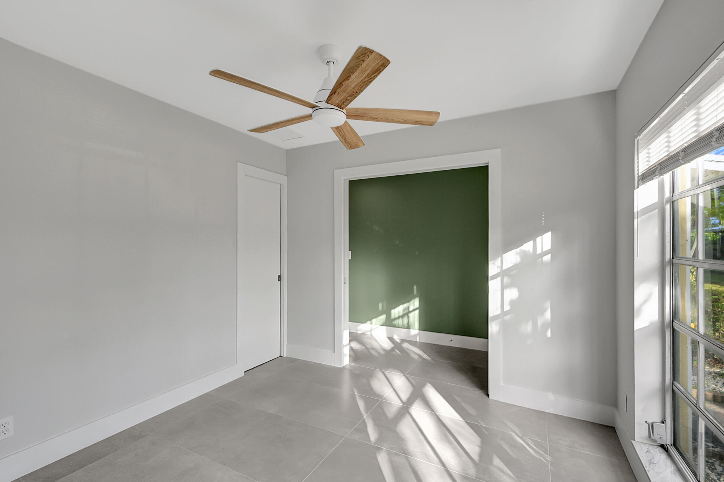 13602 Via Flora Apt C Property Photo 18