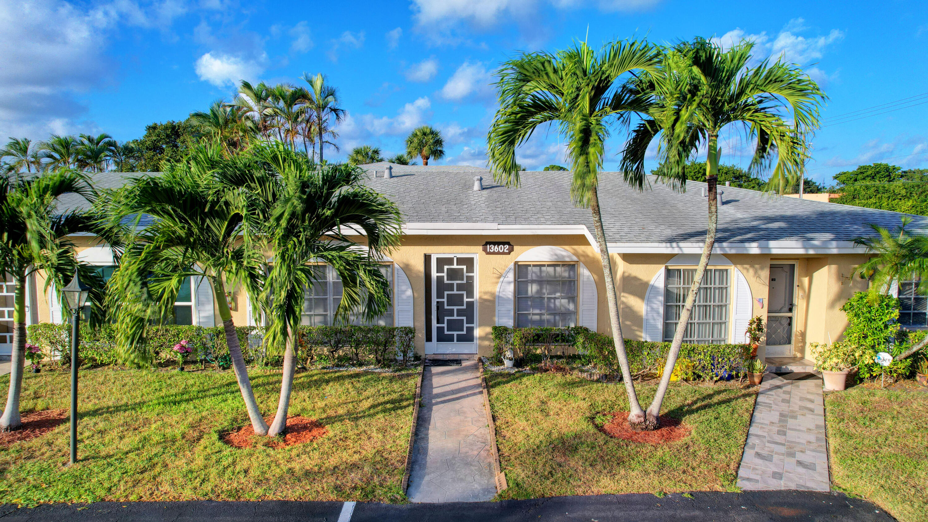 13602 Via Flora Apt C Property Photo 20