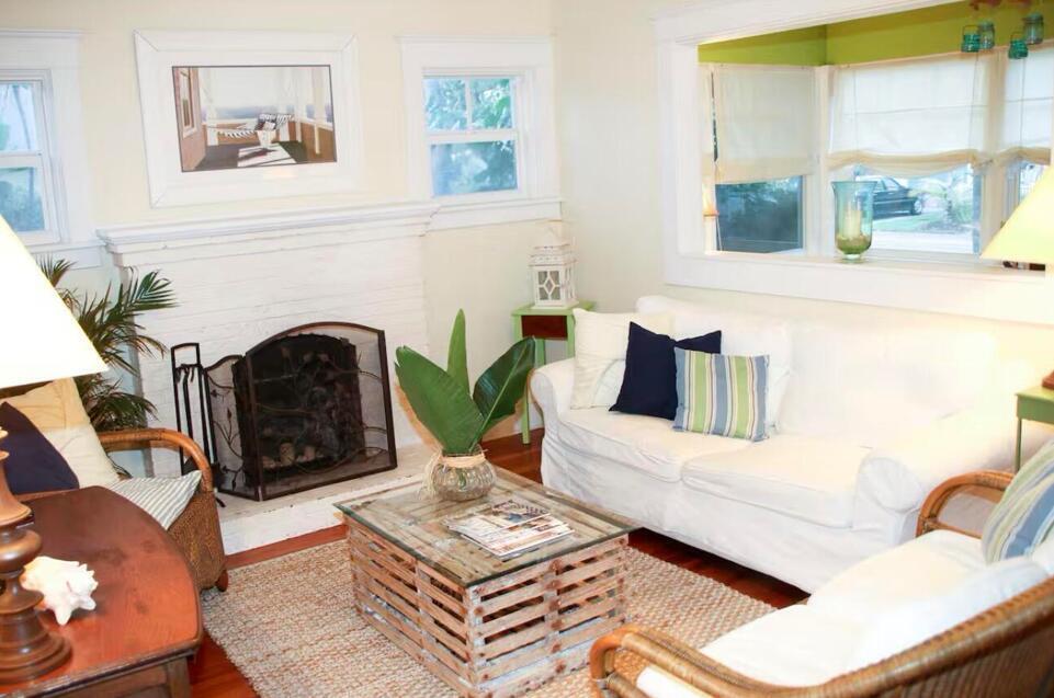 211 N Ocean Breeze 1 Property Photo 4