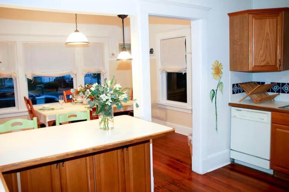 211 N Ocean Breeze 1 Property Photo 7