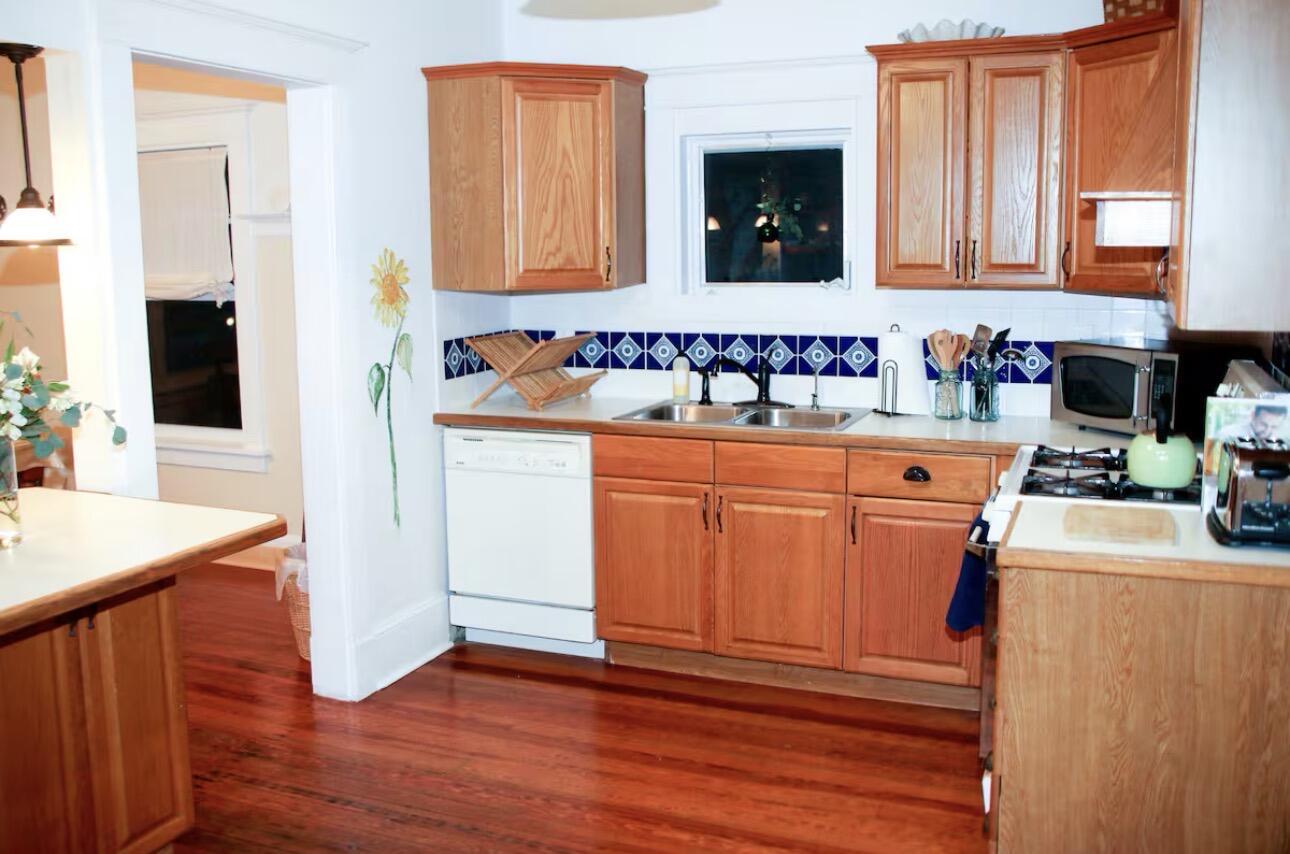 211 N Ocean Breeze 1 Property Photo 10