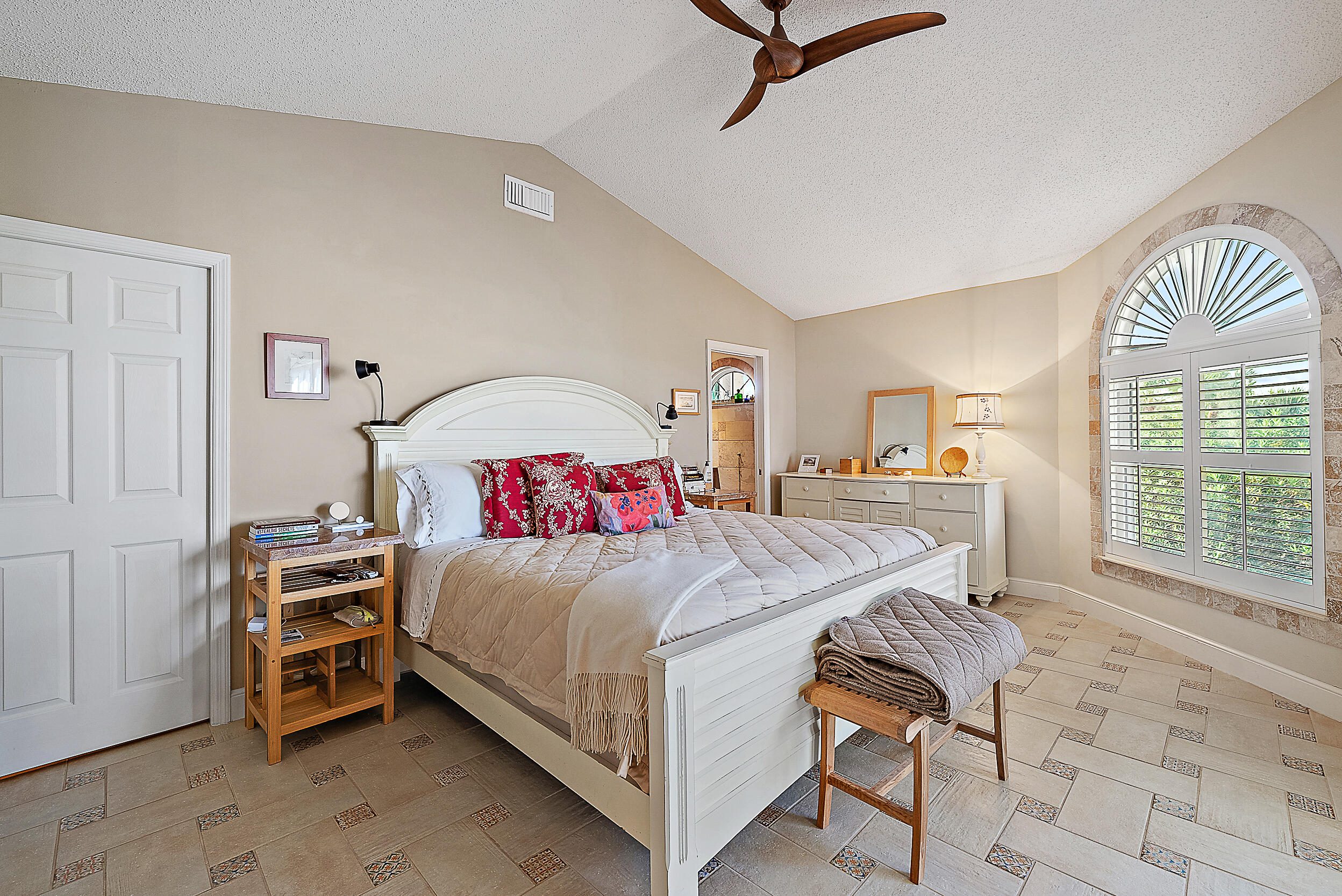 2608 Fairway Drive N Property Photo 8
