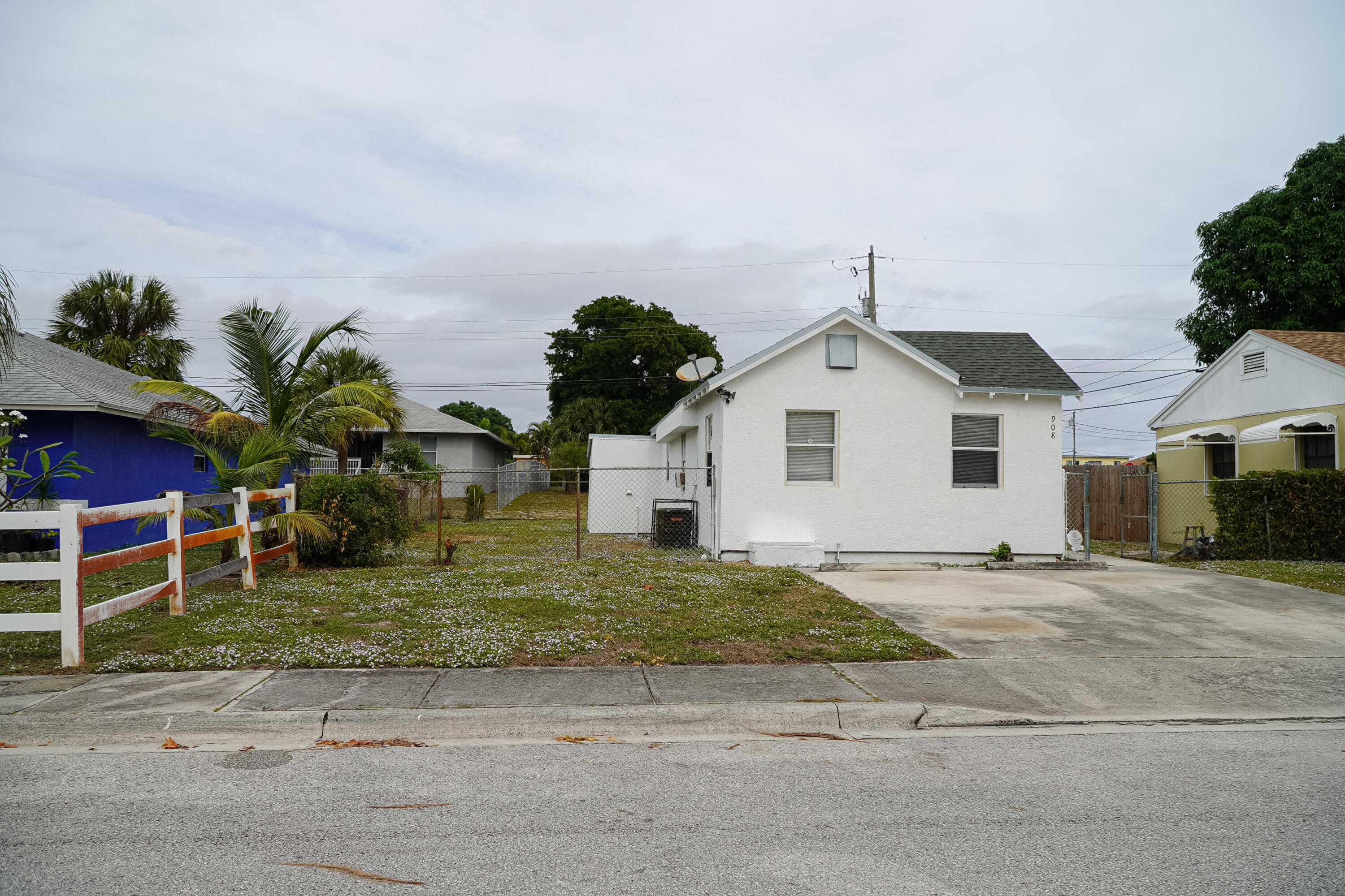 908 W 5th Street Property Photo 4