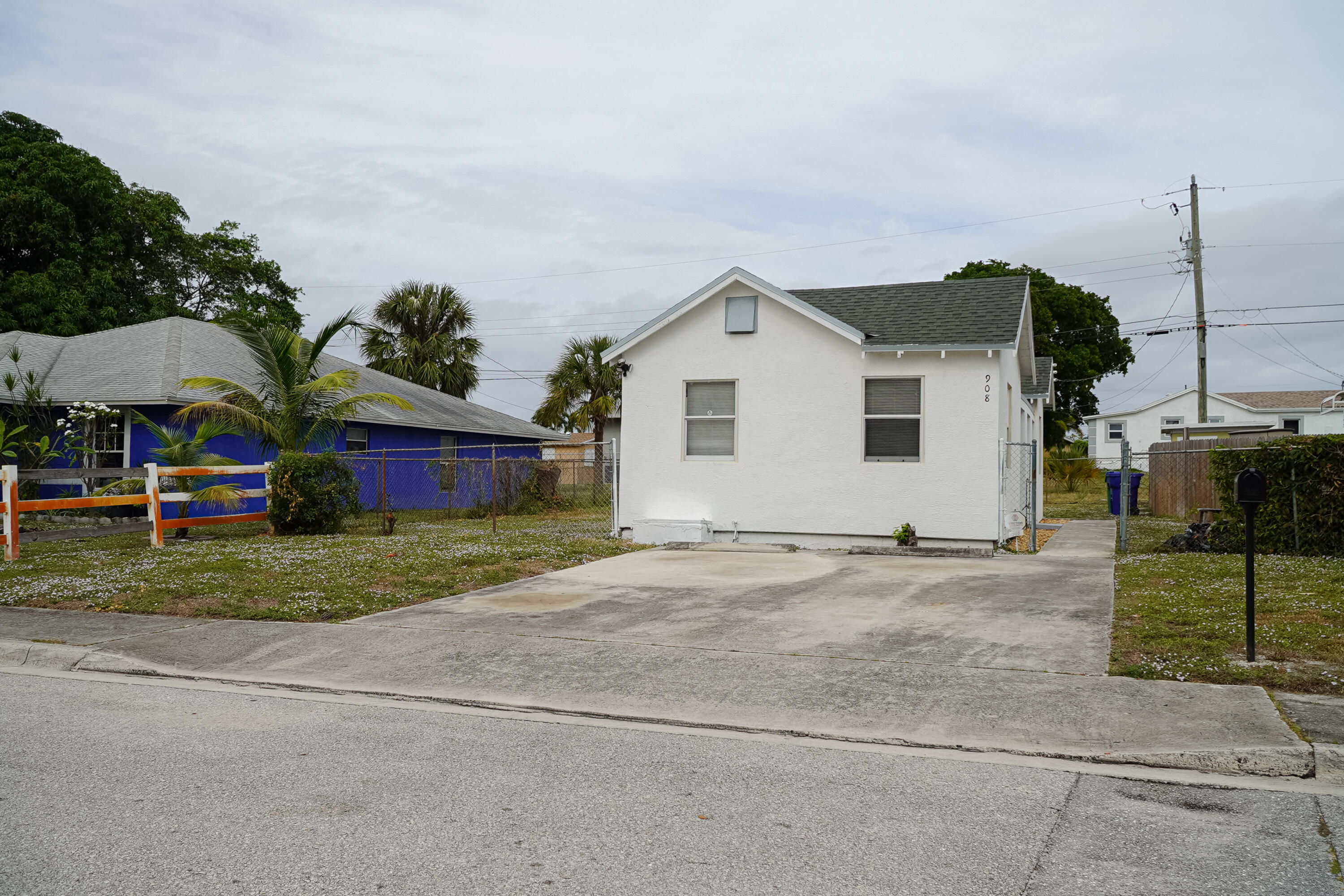 908 W 5th Street Property Photo 5
