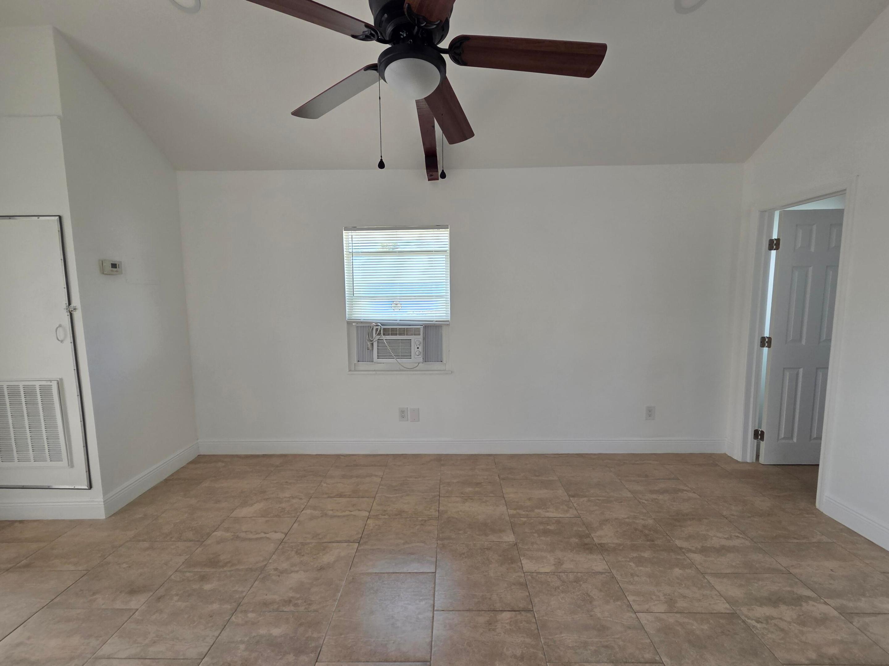 908 W 5th Street Property Photo 24