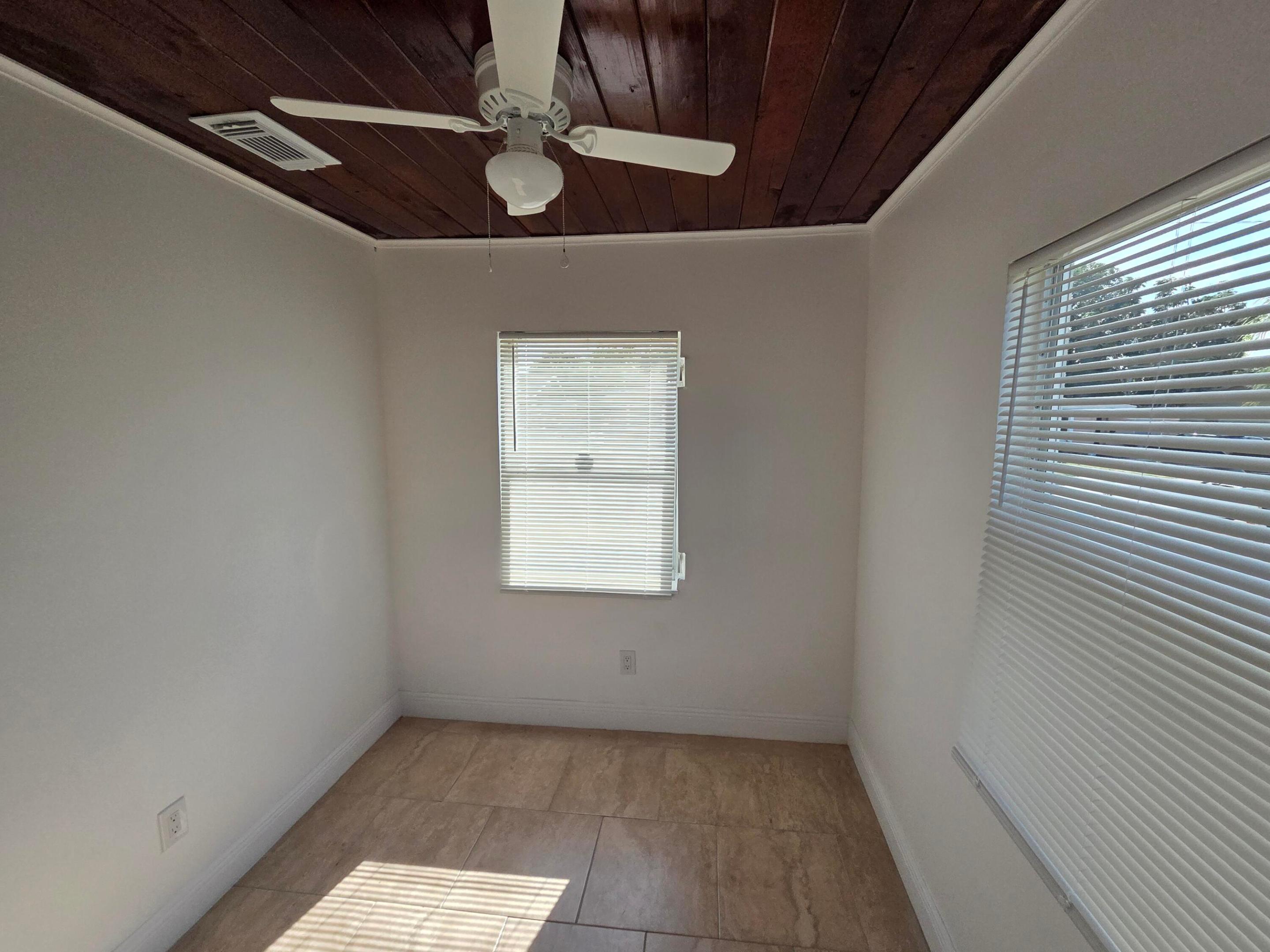 908 W 5th Street Property Photo 28