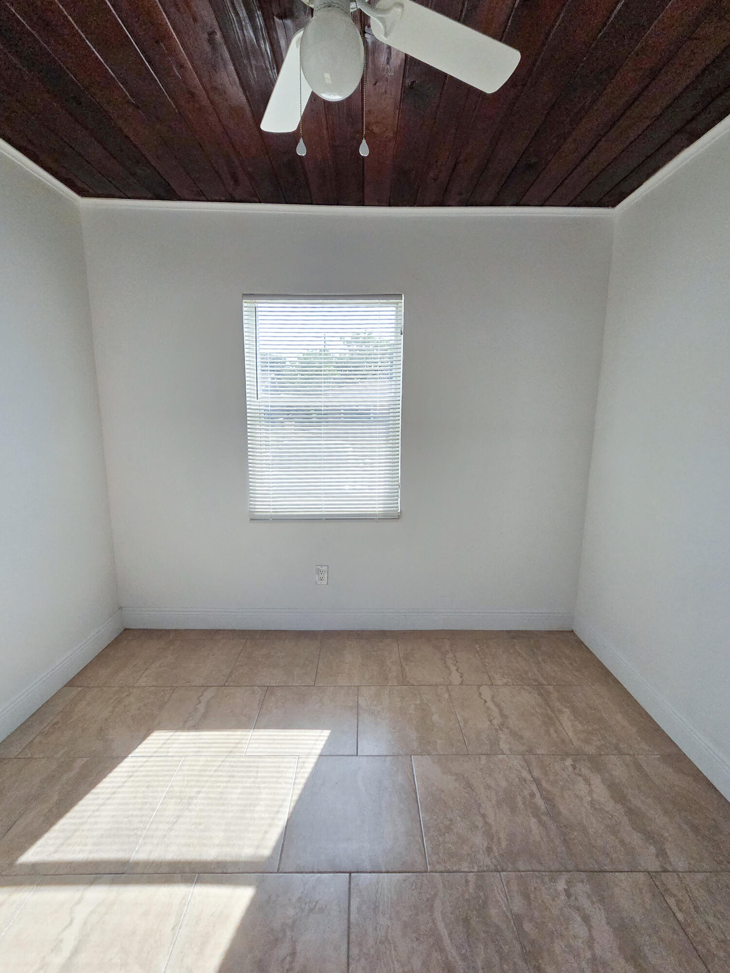 908 W 5th Street Property Photo 29