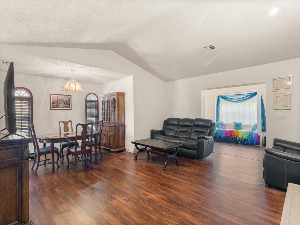 6130 60th Court Property Photo 8