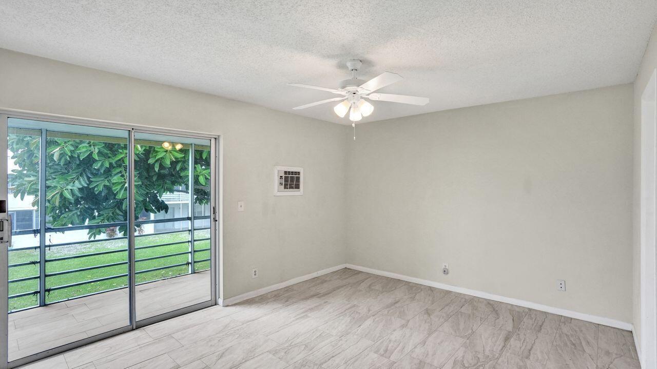 118 Sheffield E Property Photo 3