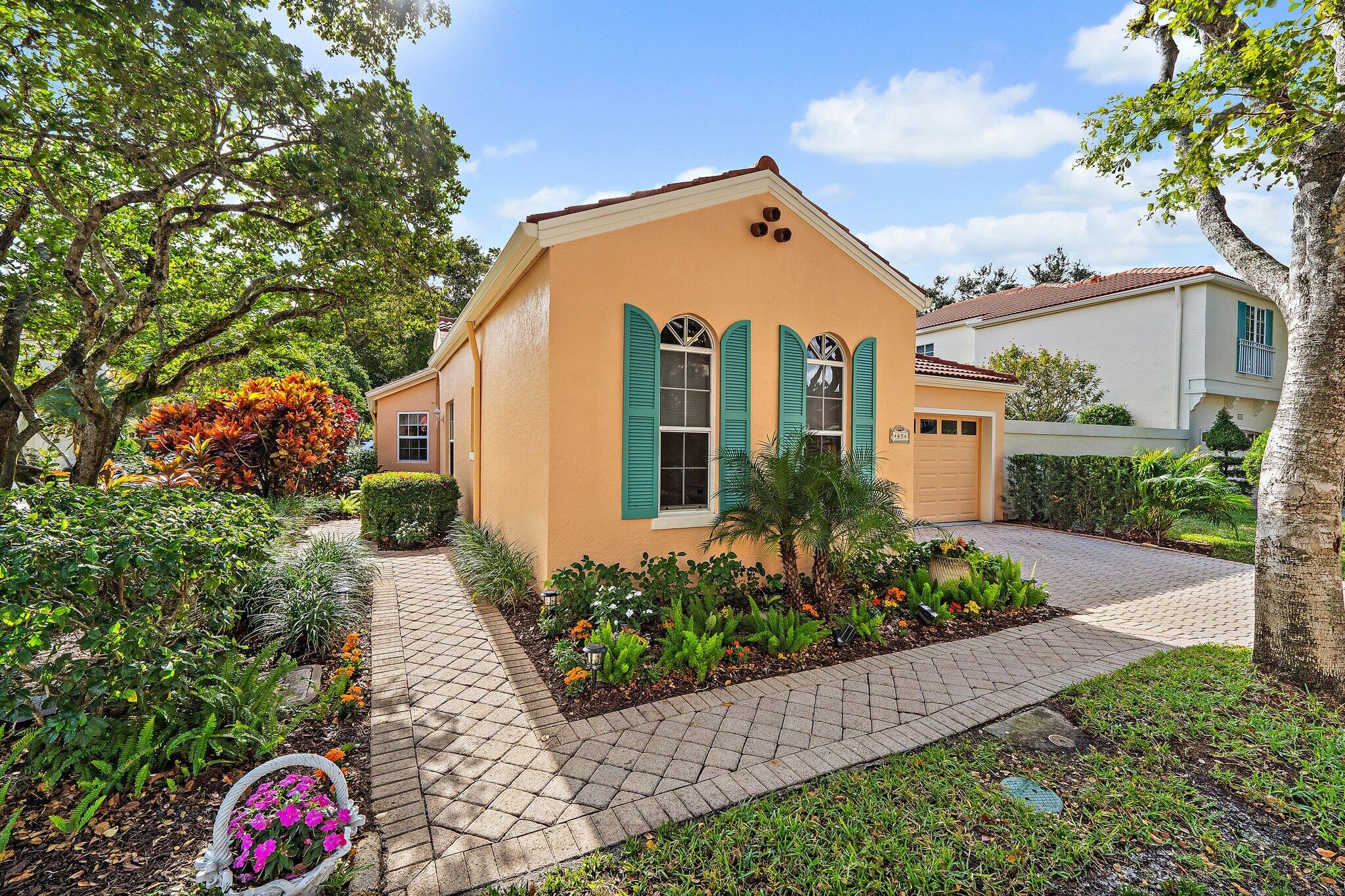 45 Via Verona Property Photo 3