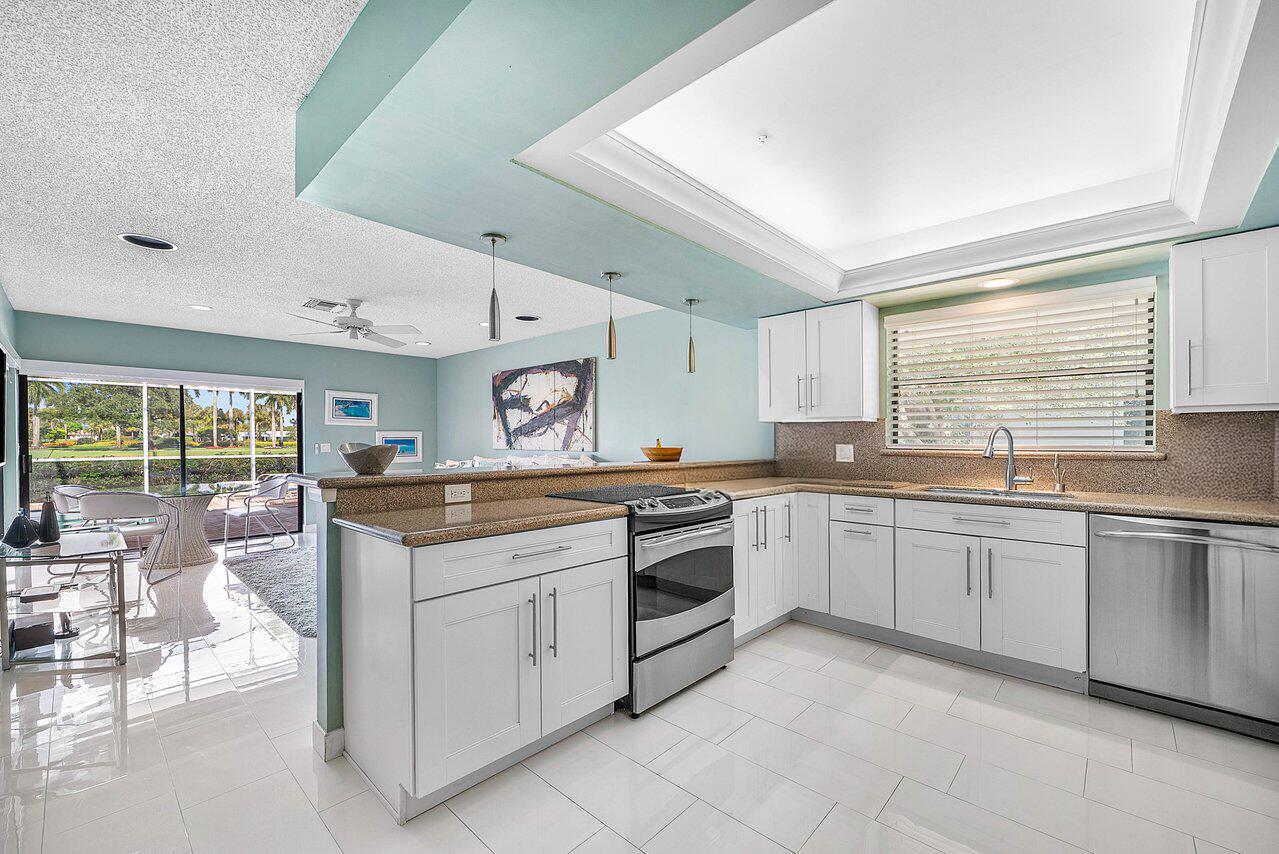4705 Tree Fern Drive Property Photo 16