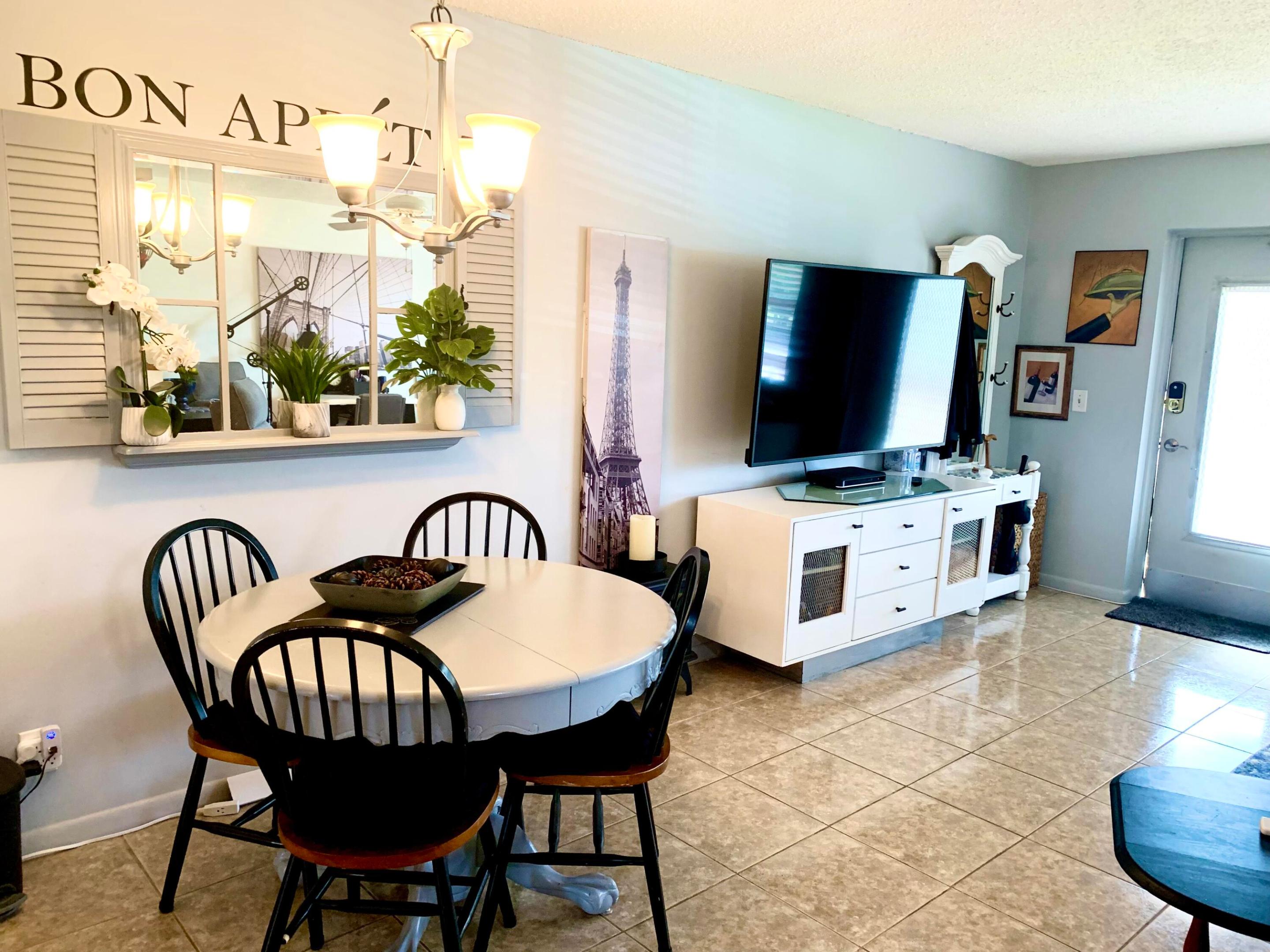 116 Canterbury E Property Photo 6