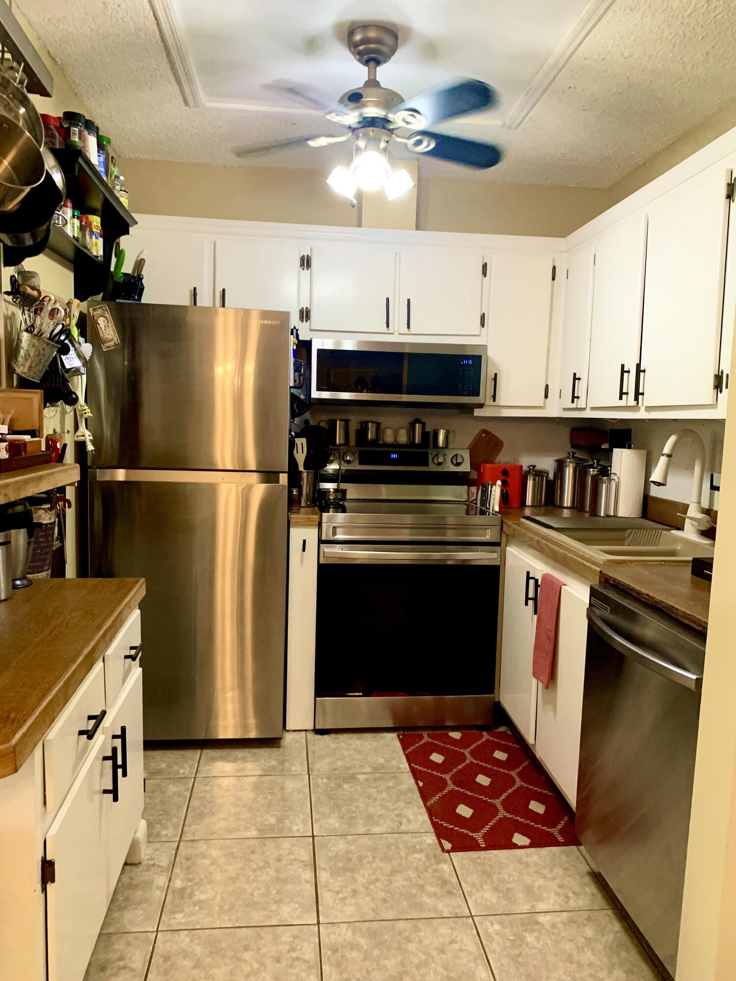116 Canterbury E Property Photo 17