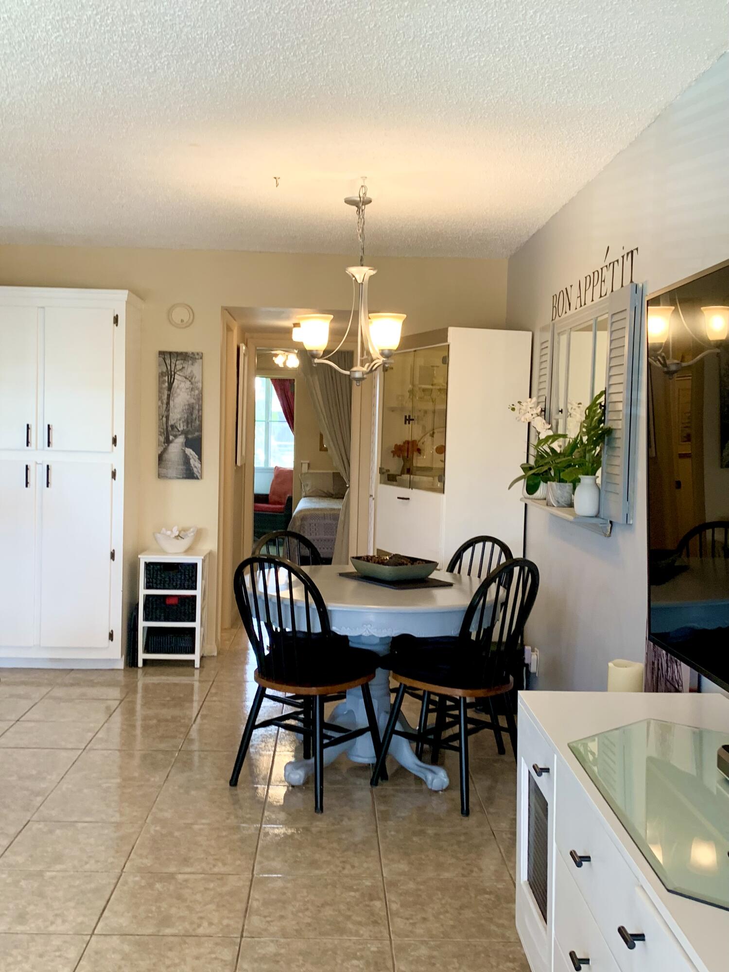 116 Canterbury E Property Photo 20