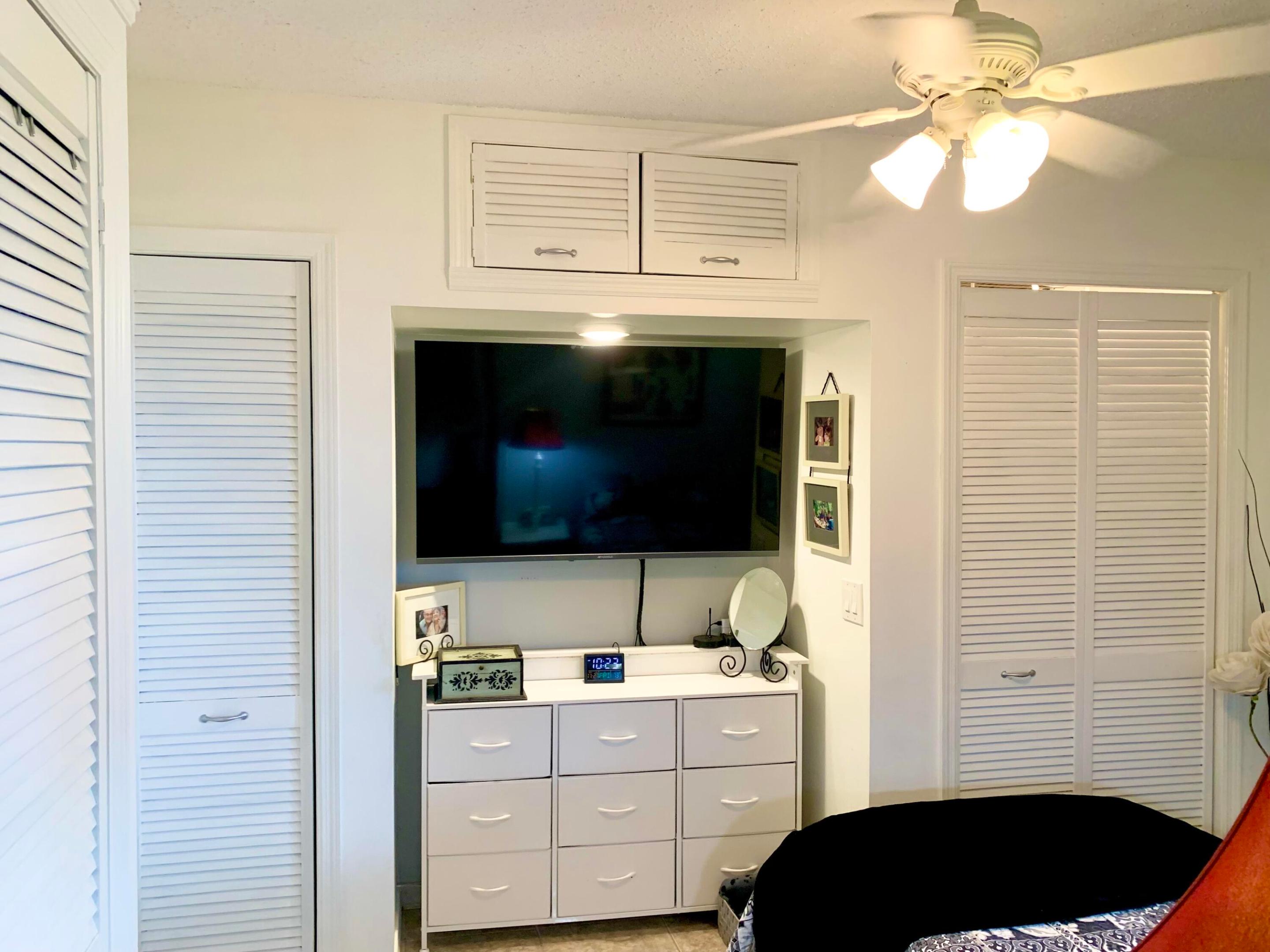 116 Canterbury E Property Photo 35