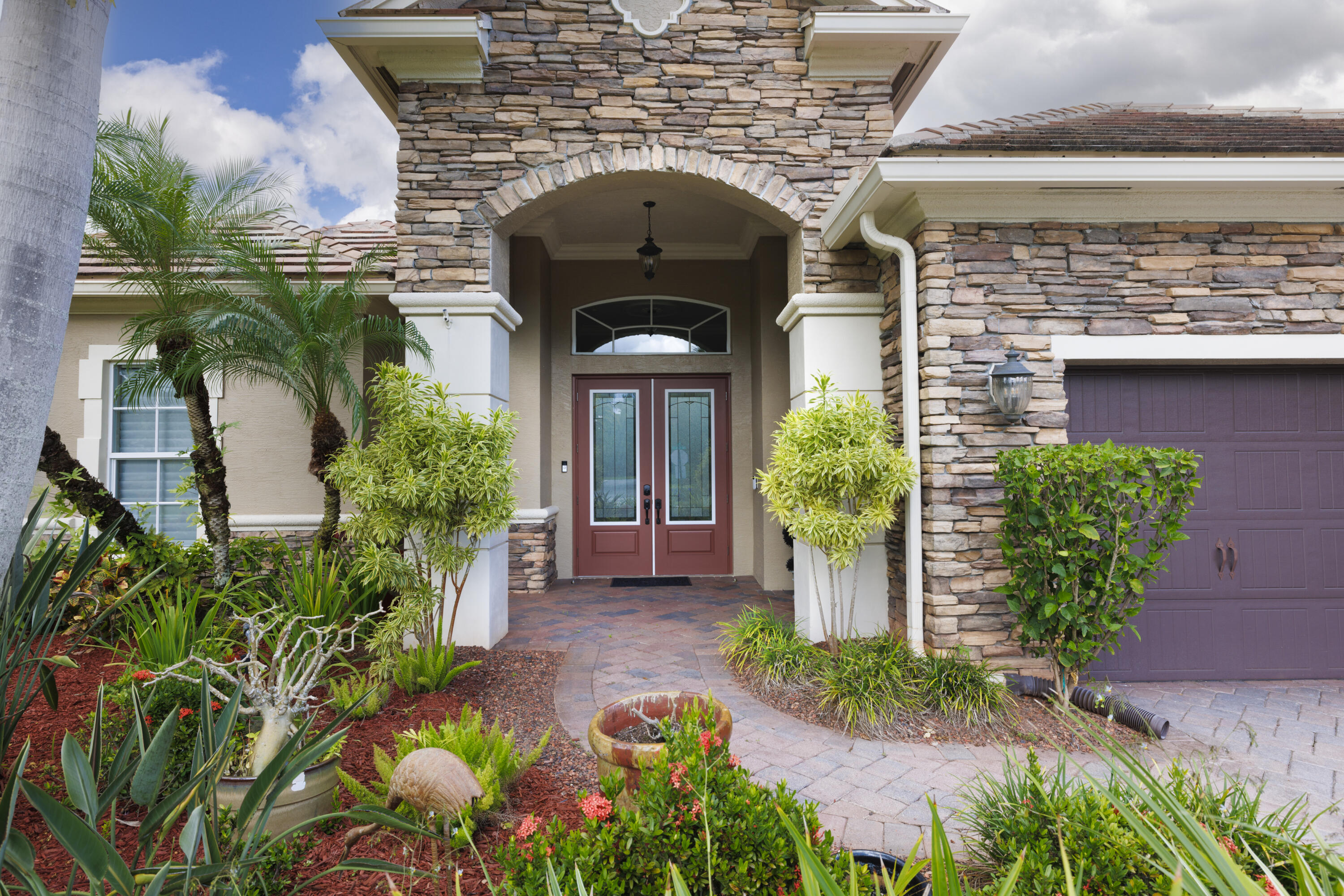 912 Sw Sun Circle Property Photo 2