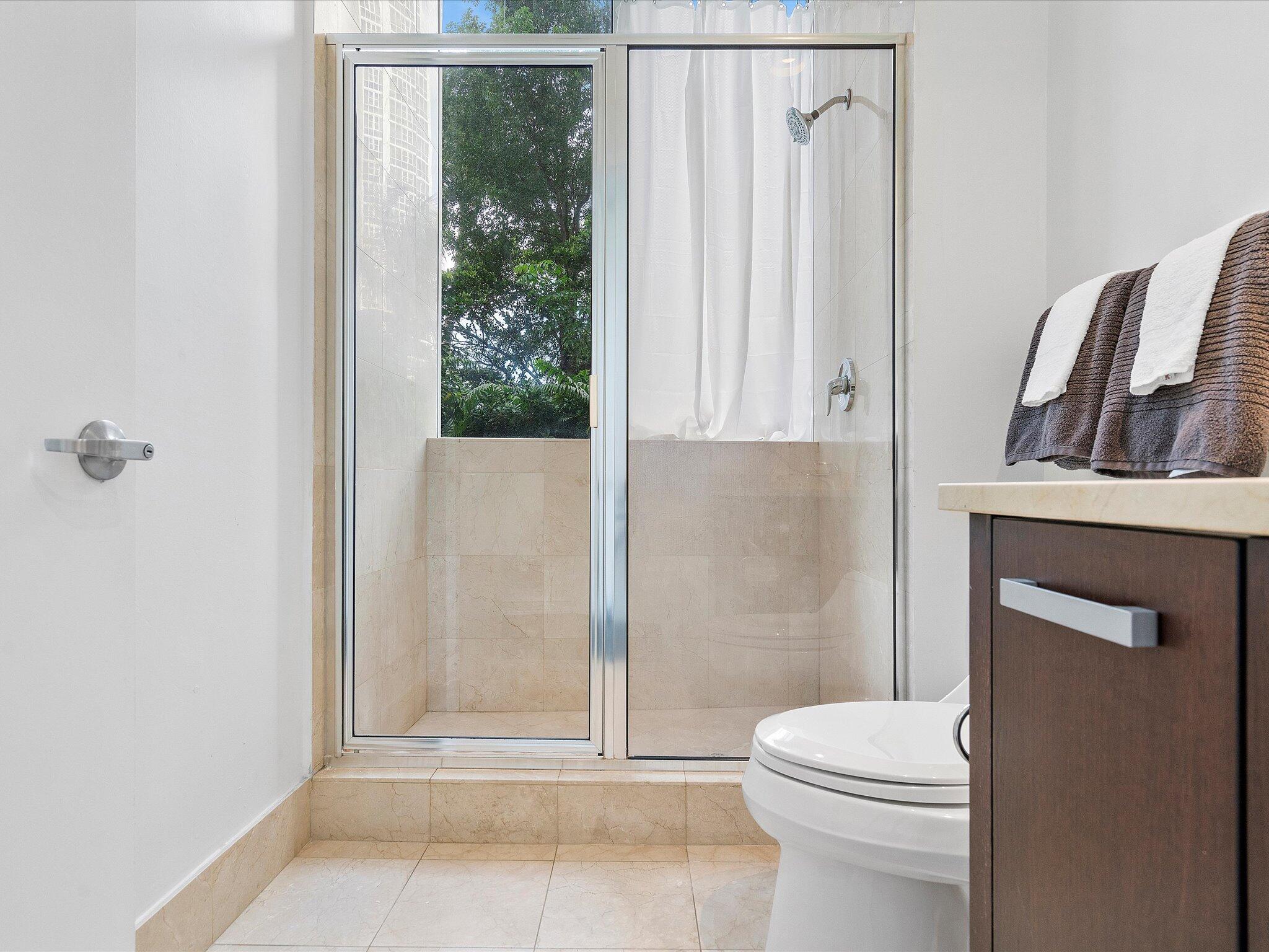 18101 Collins Avenue 401 Property Photo 33