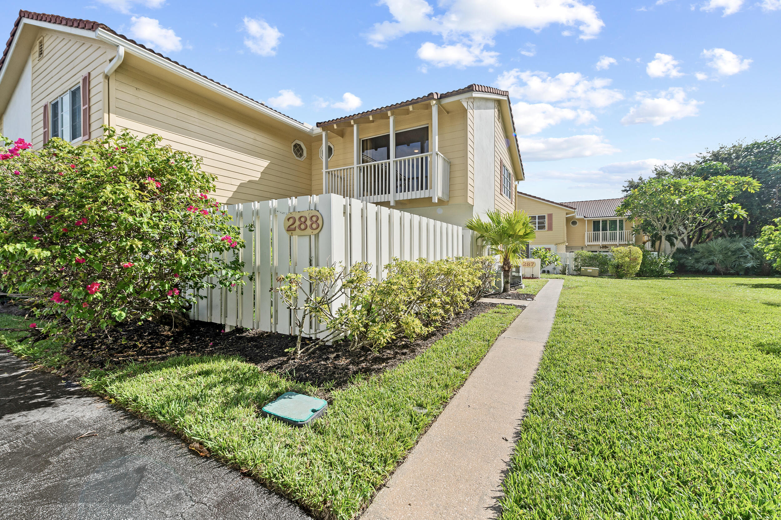 288 Seabreeze Circle Property Photo 1