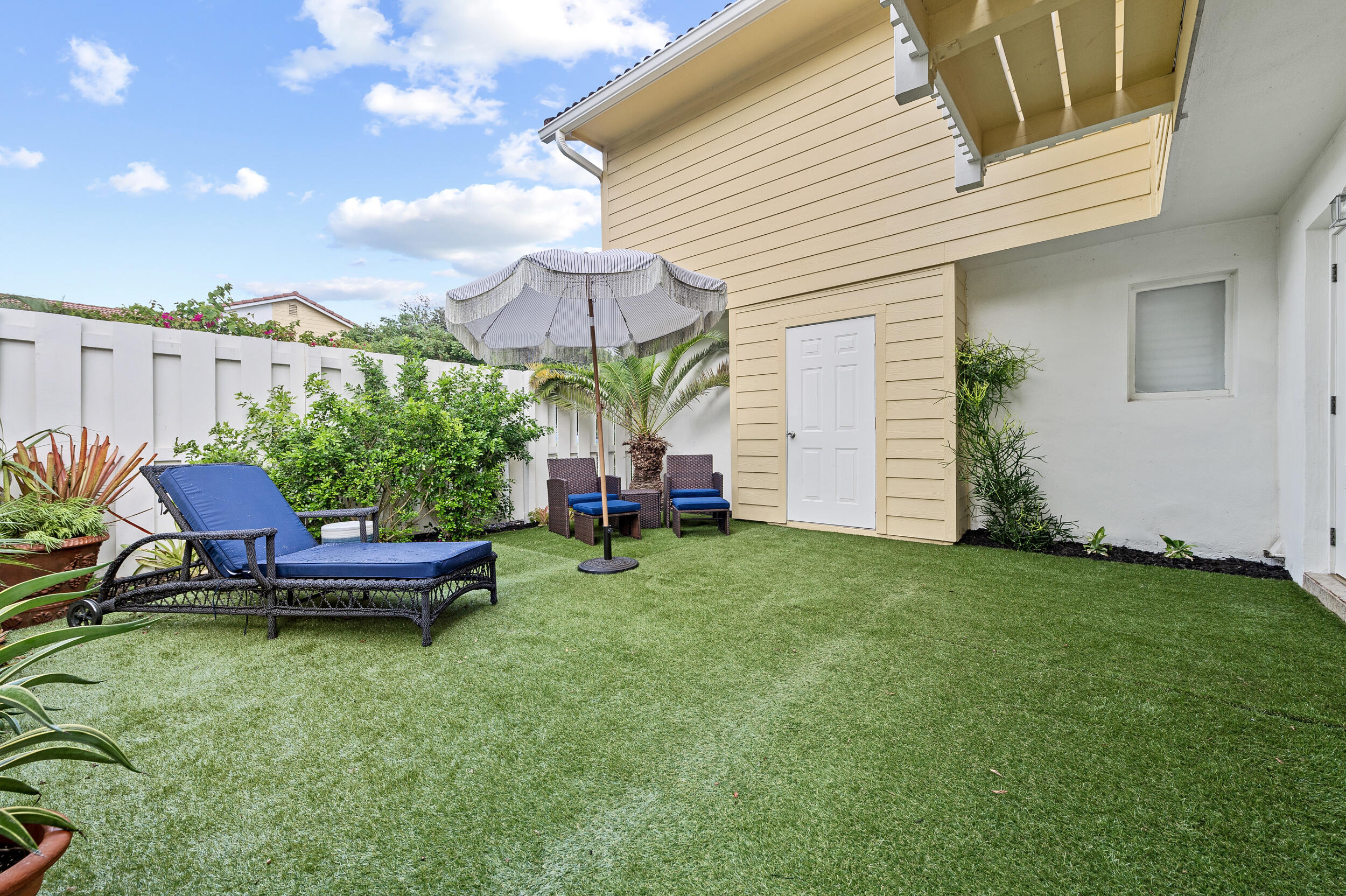 288 Seabreeze Circle Property Photo 2