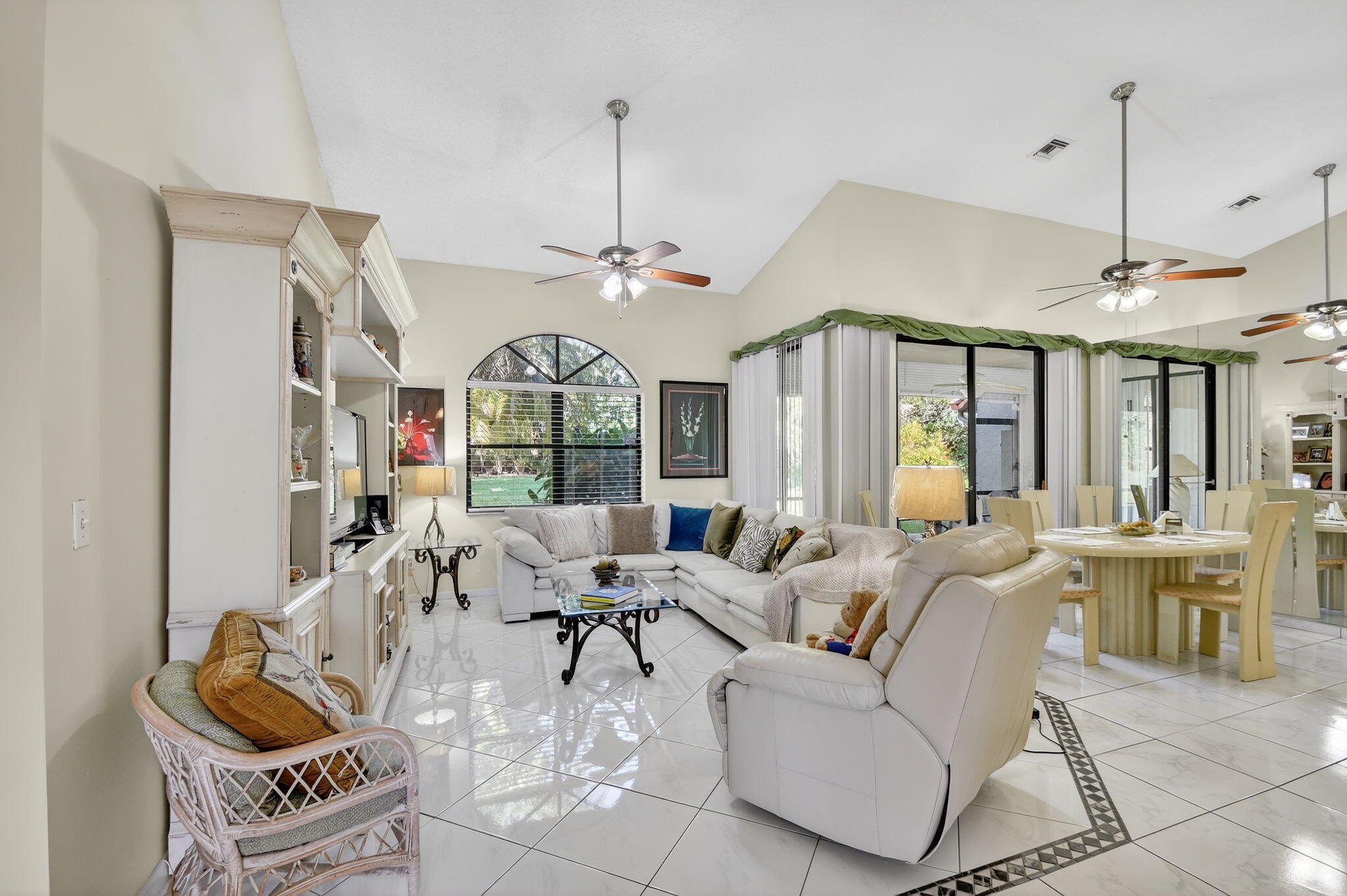 7147 Le Chalet Boulevard Property Photo 7