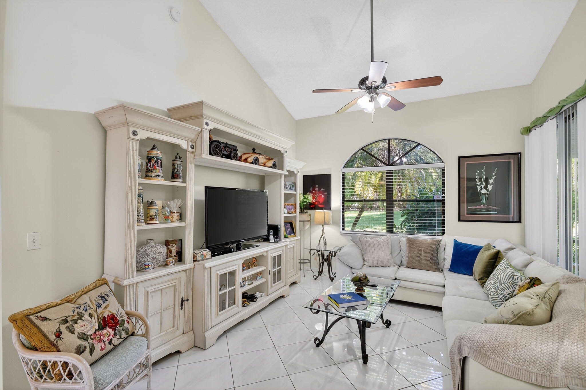 7147 Le Chalet Boulevard Property Photo 8