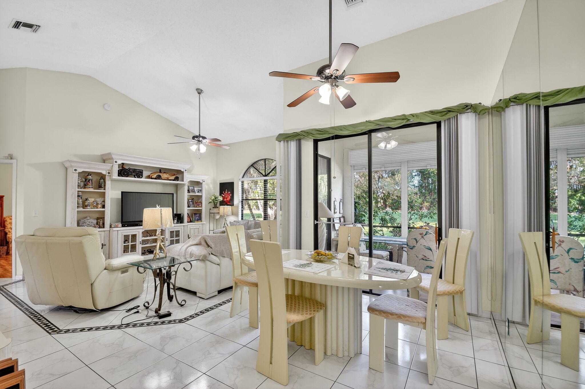 7147 Le Chalet Boulevard Property Photo 12