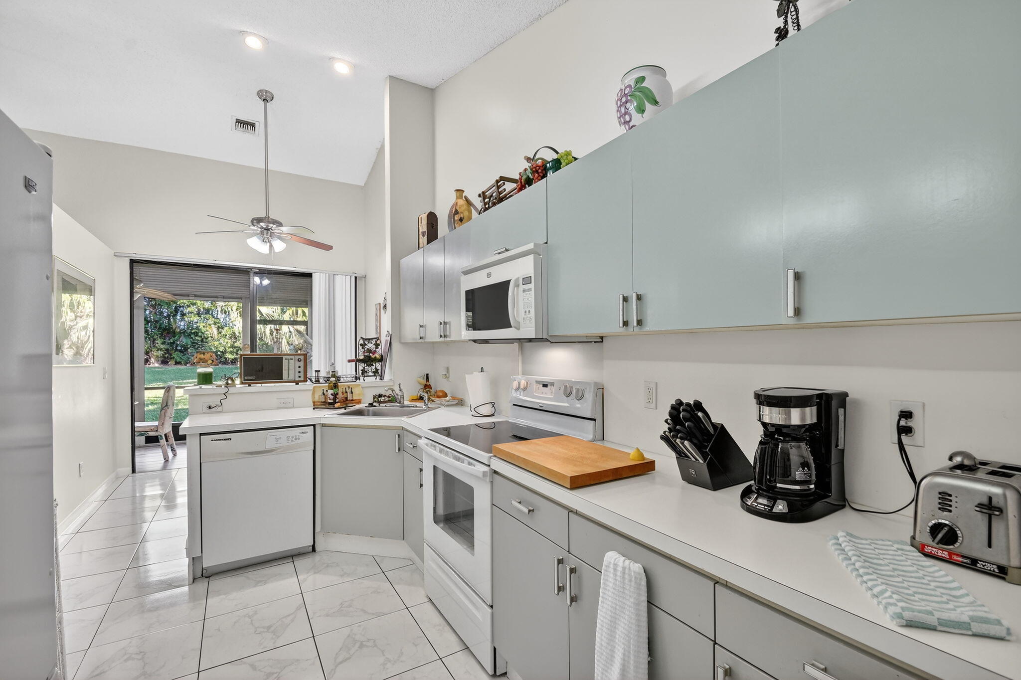 7147 Le Chalet Boulevard Property Photo 16