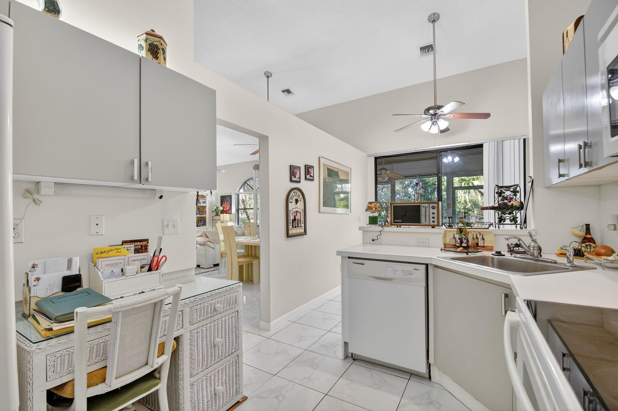 7147 Le Chalet Boulevard Property Photo 17
