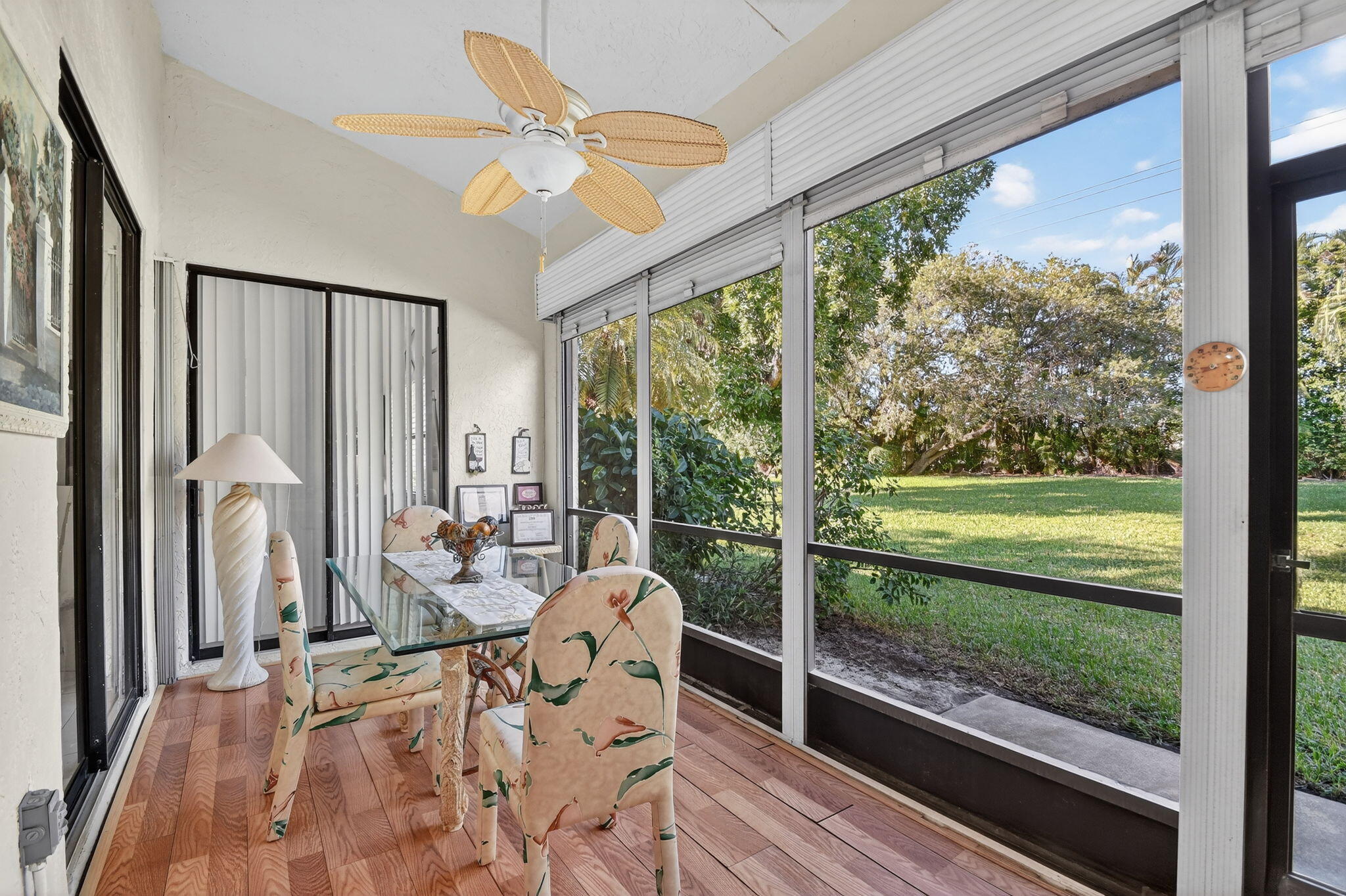 7147 Le Chalet Boulevard Property Photo 20