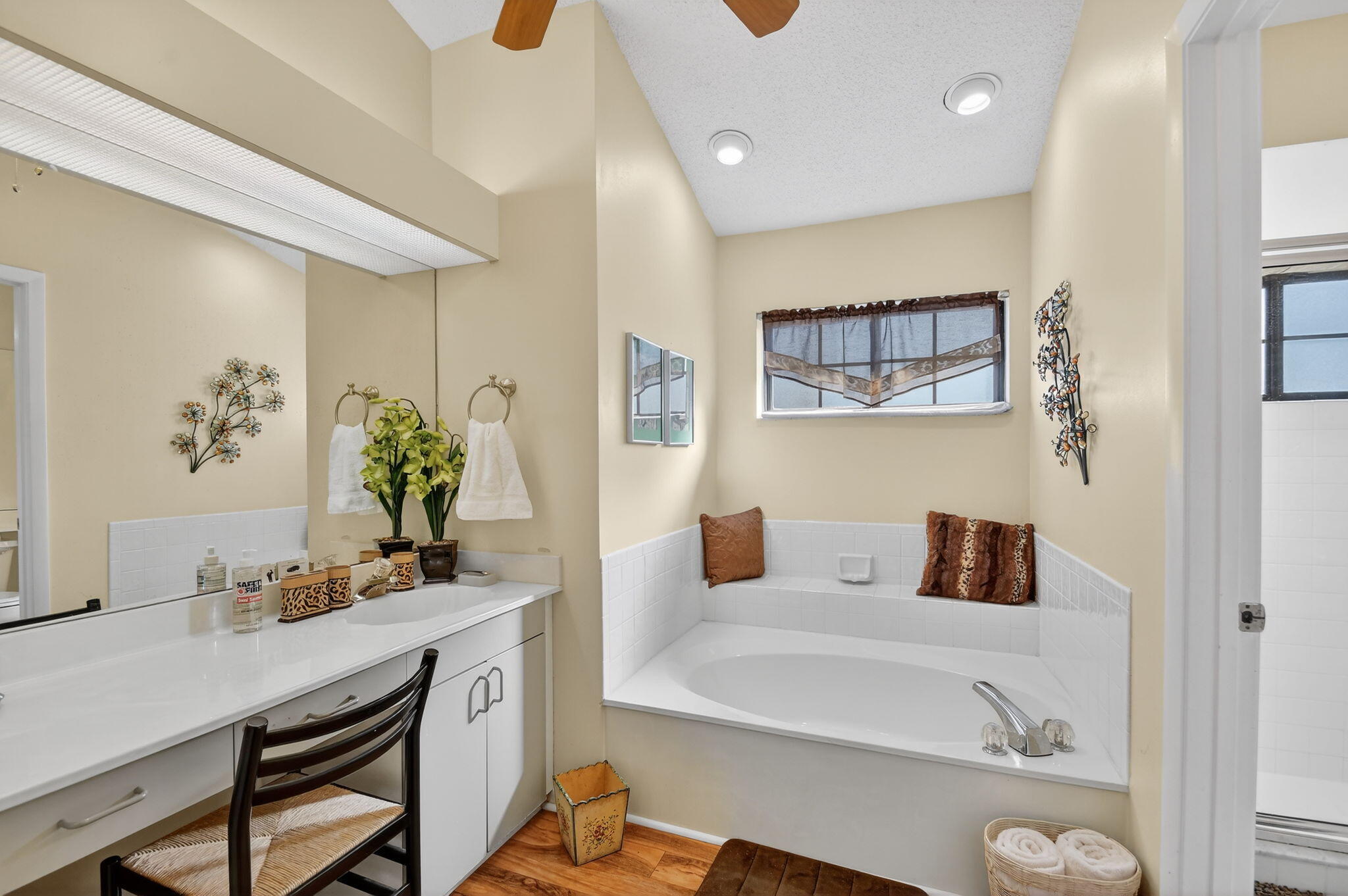 7147 Le Chalet Boulevard Property Photo 29