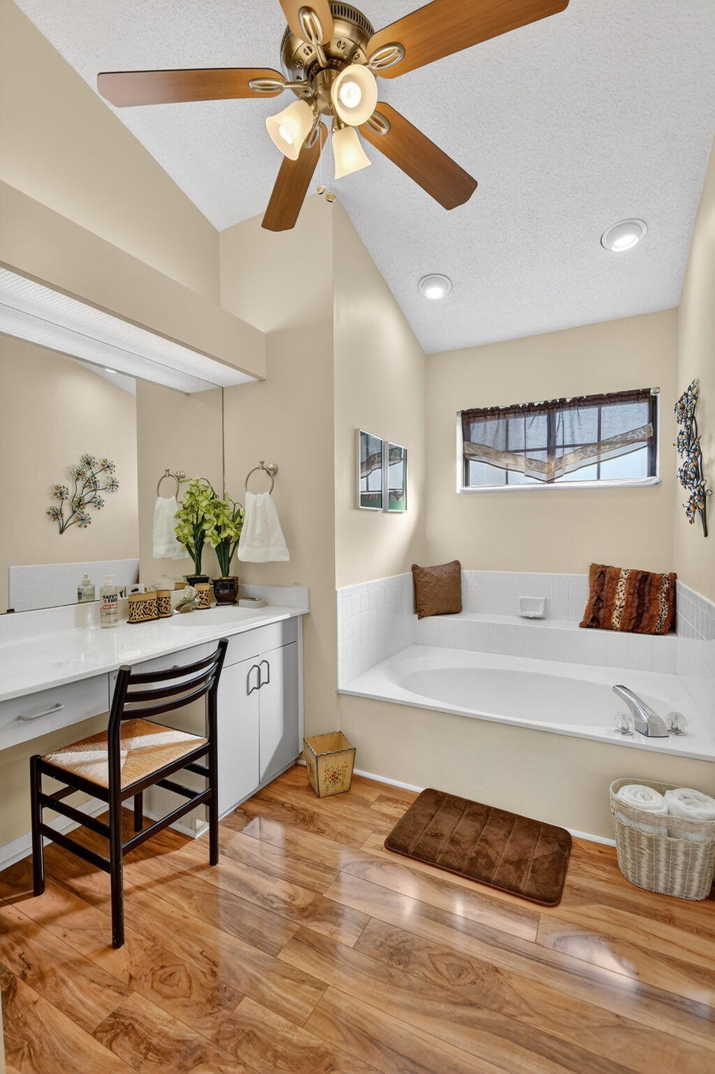 7147 Le Chalet Boulevard Property Photo 33