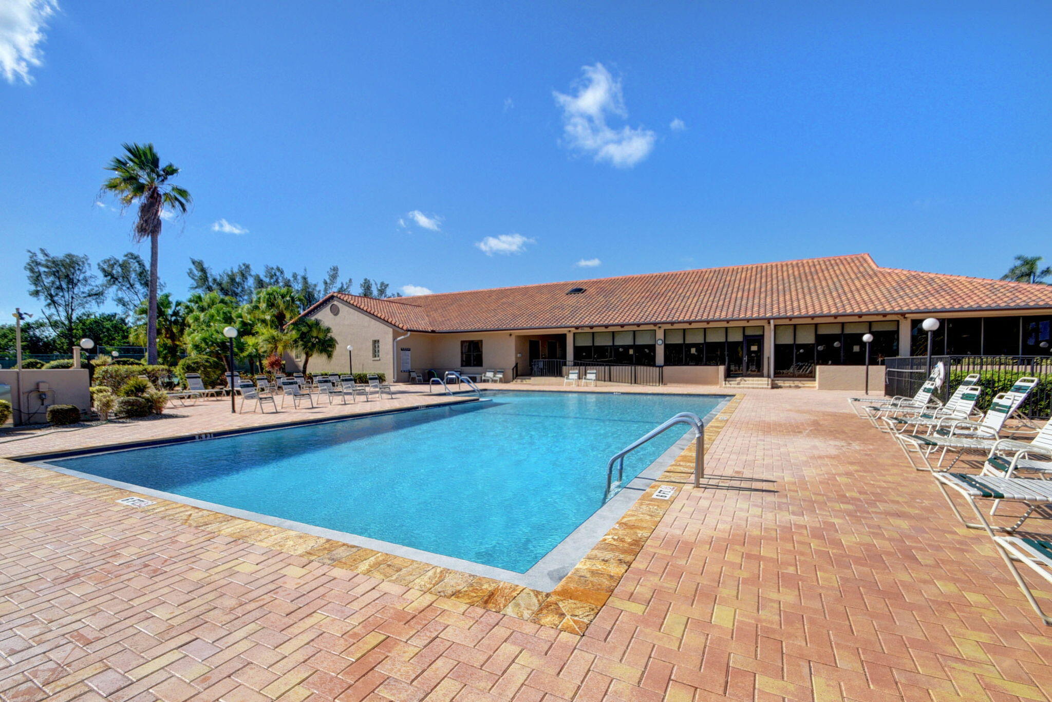 7147 Le Chalet Boulevard Property Photo 86