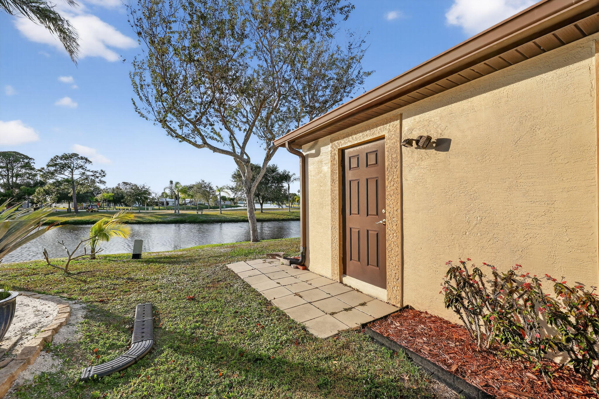 24 Azul Property Photo 3