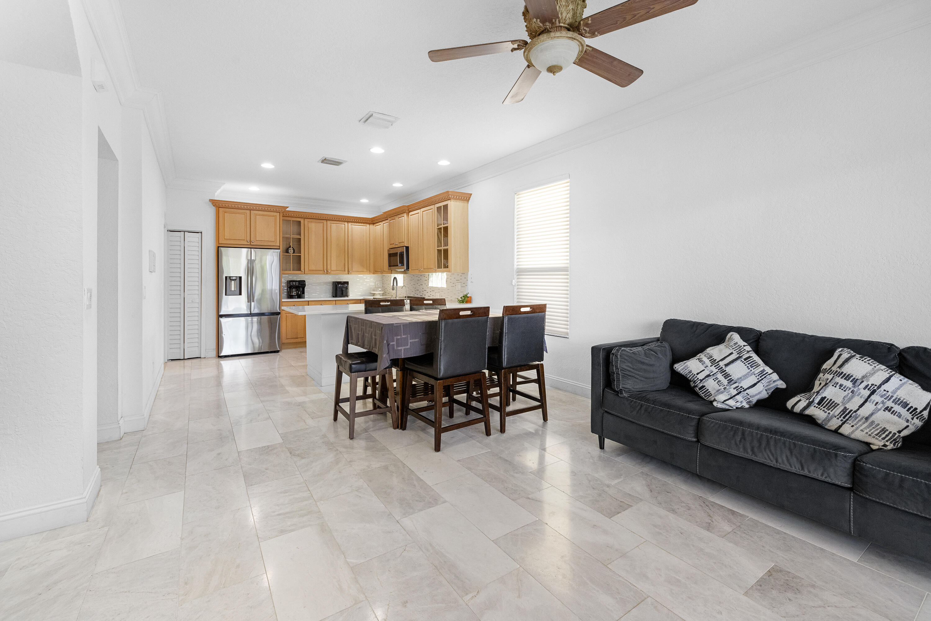 6575 Spring Meadow Drive Property Photo 10