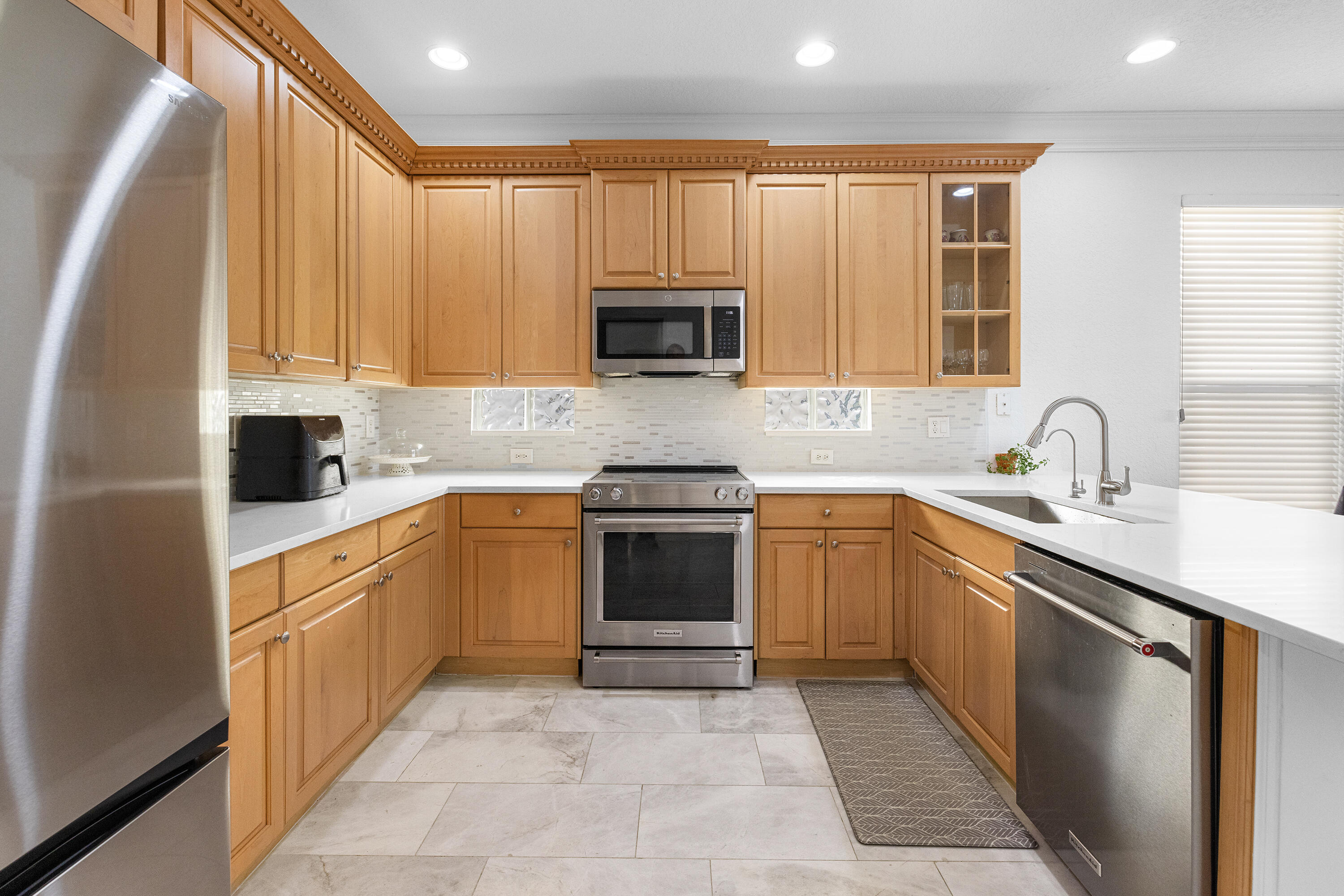 6575 Spring Meadow Drive Property Photo 14