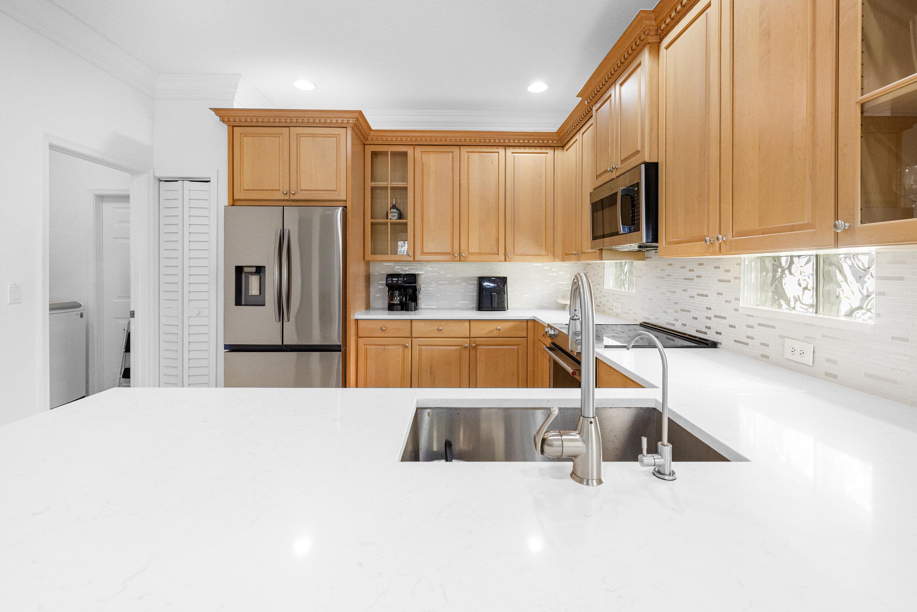 6575 Spring Meadow Drive Property Photo 15