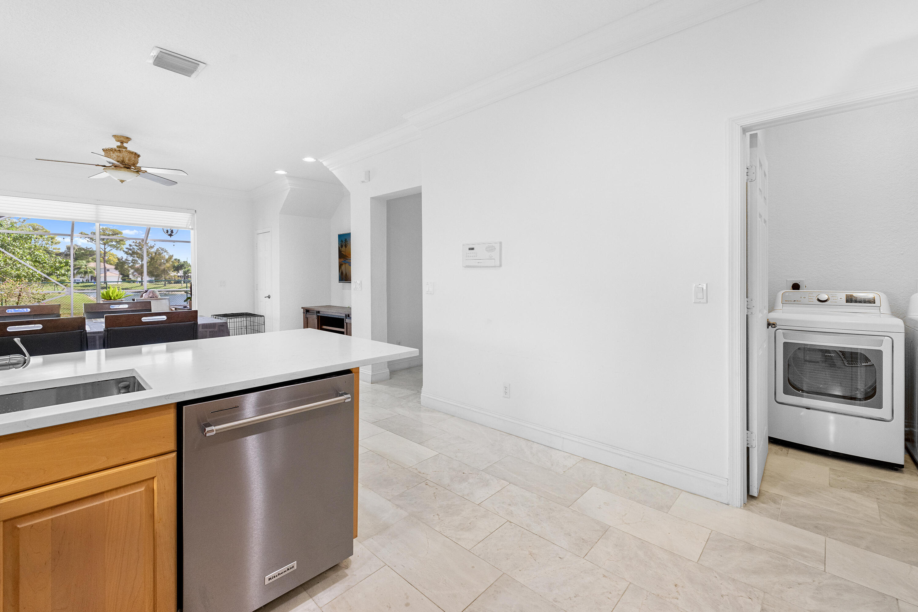 6575 Spring Meadow Drive Property Photo 16