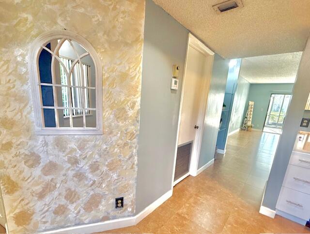 2202 S Cypress Bend Drive 101 Property Photo 1