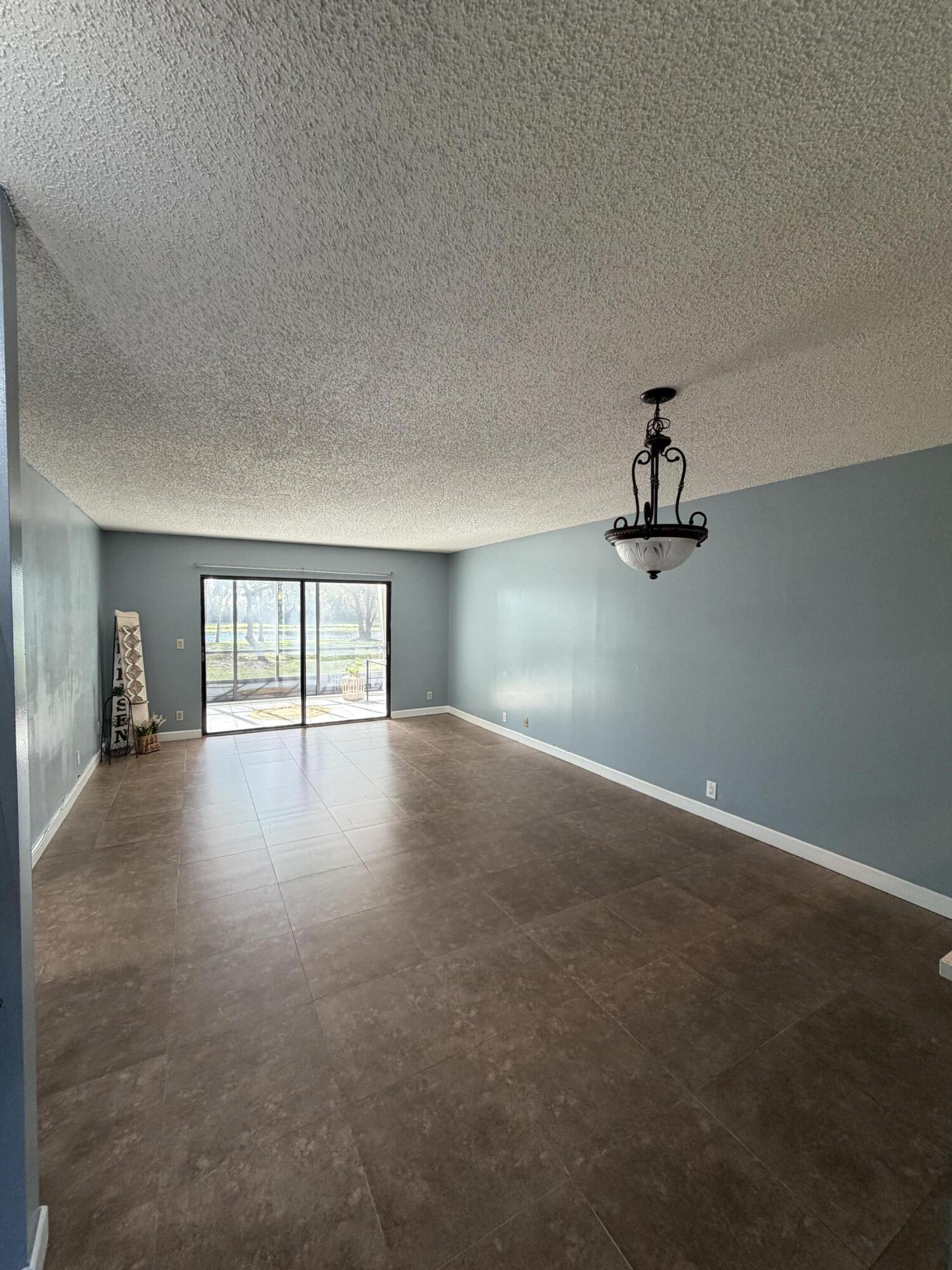 2202 S Cypress Bend Drive 101 Property Photo 10
